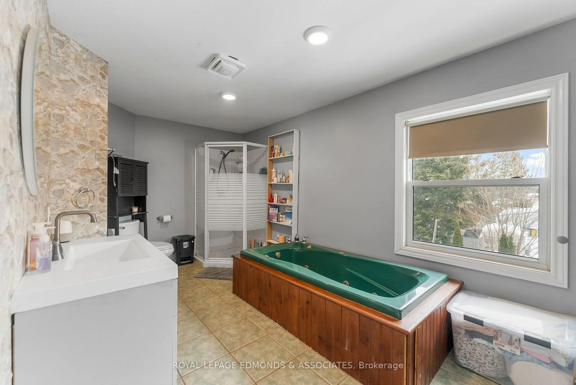 Photo 24 of 565 Elizabeth Street, Pembroke — HOMEH
