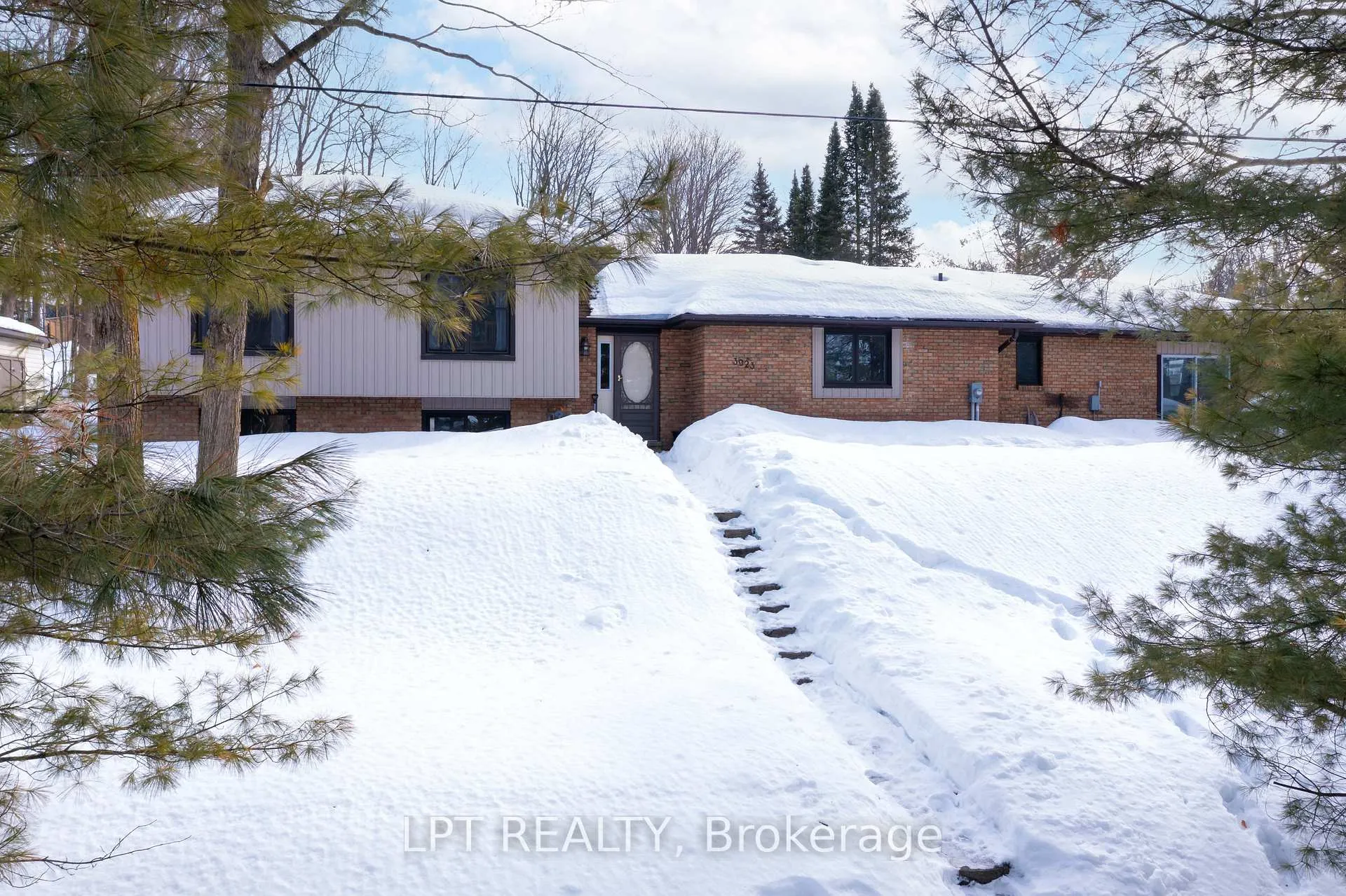 Photo 1 of 3923 Guest Road, Innisfil, Rural Innisfil — HOMEH