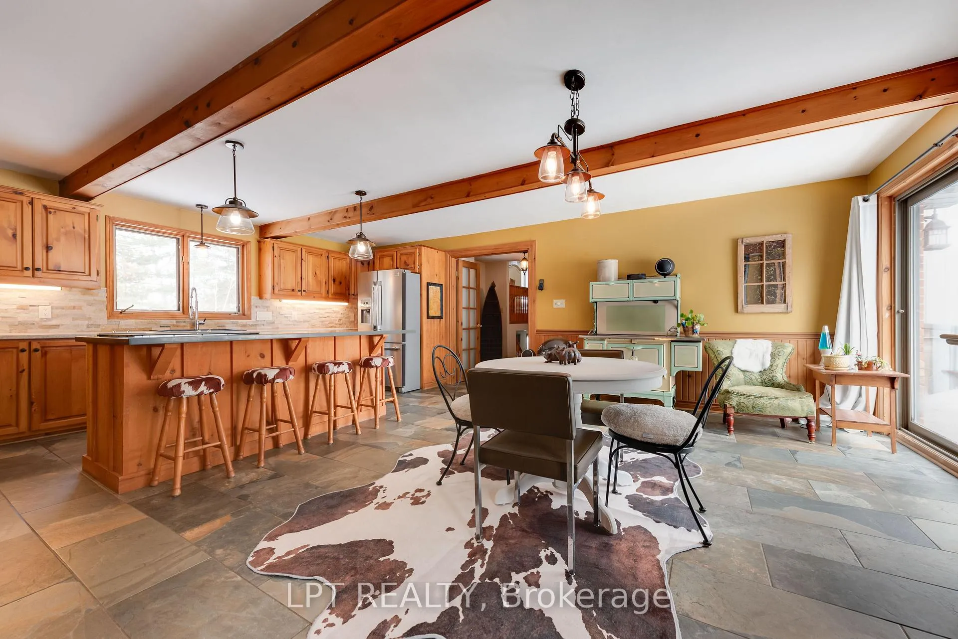 Photo 2 of 3923 Guest Road, Innisfil, Rural Innisfil — HOMEH