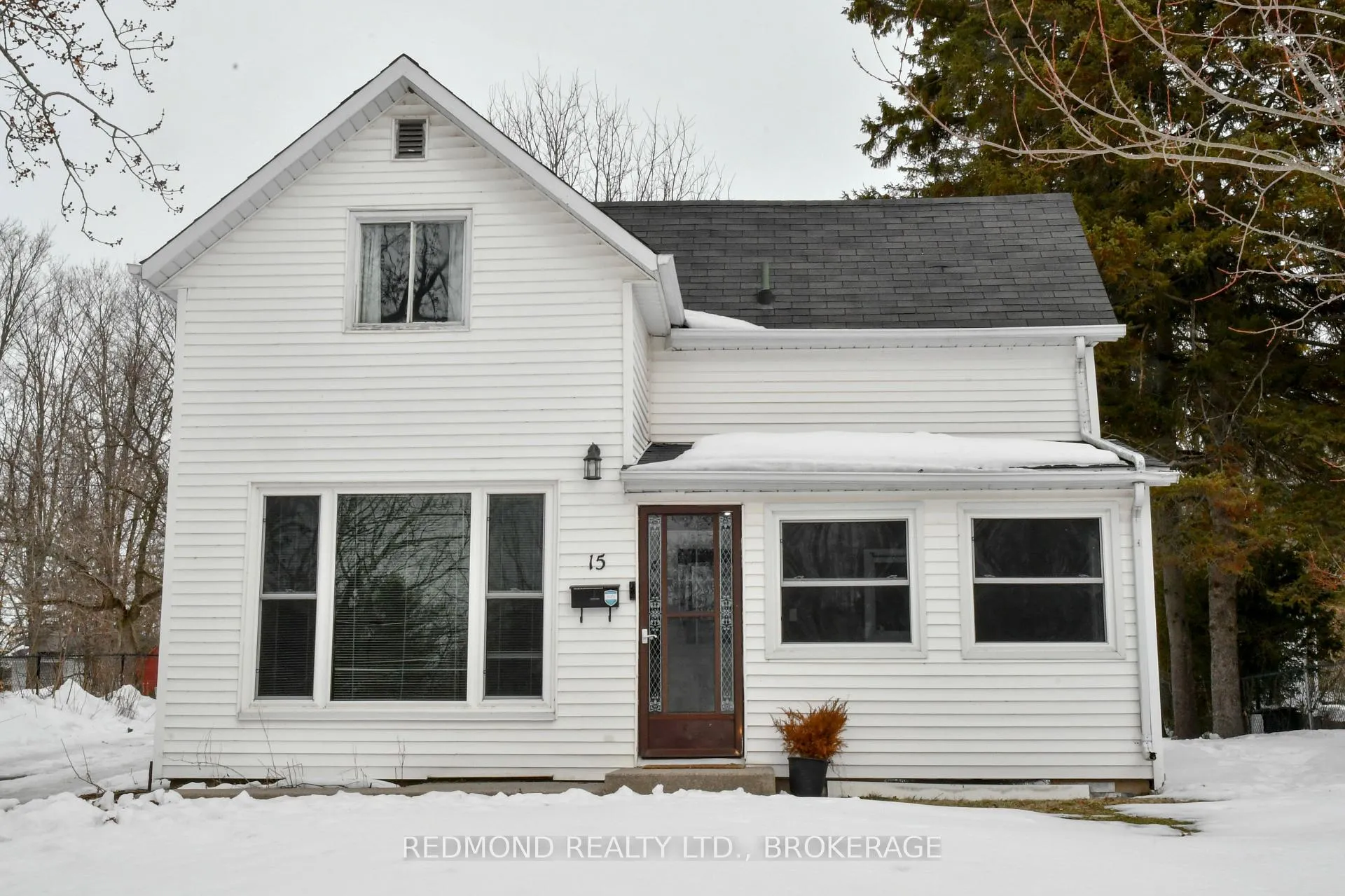 Photo 3 of 15 Osborne Street, Gananoque — HOMEH