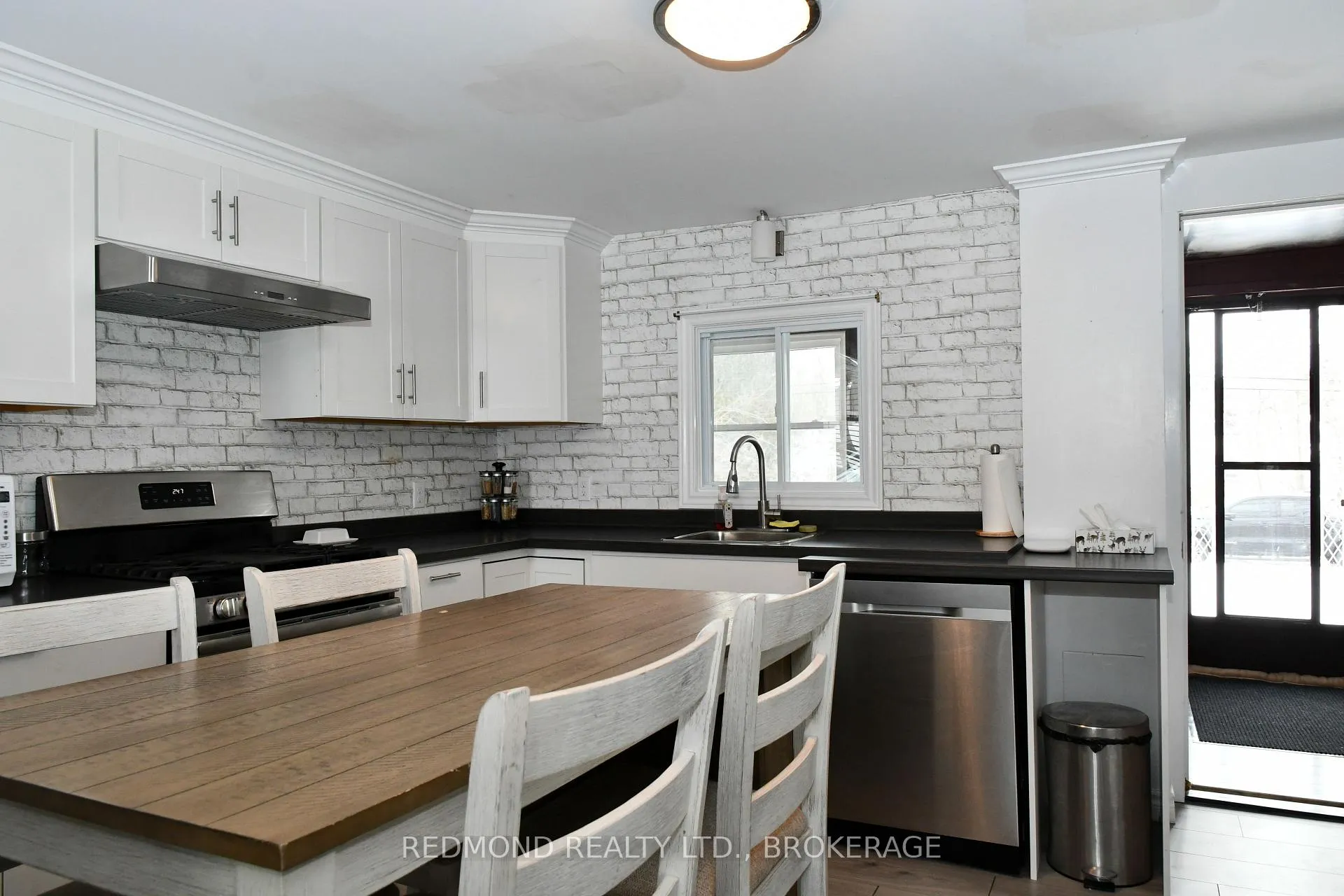 Photo 8 of 15 Osborne Street, Gananoque — HOMEH