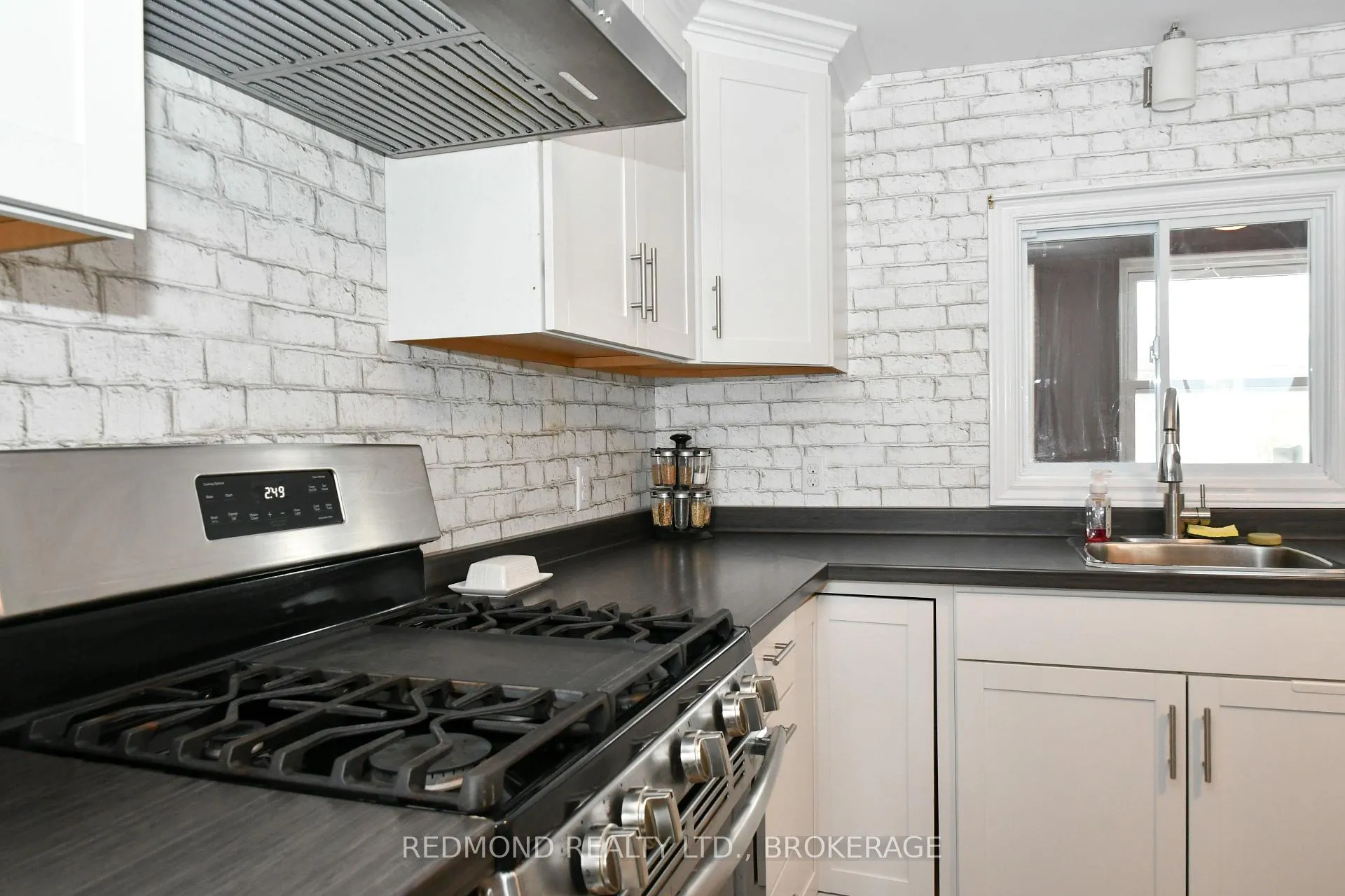 Photo 12 of 15 Osborne Street, Gananoque — HOMEH