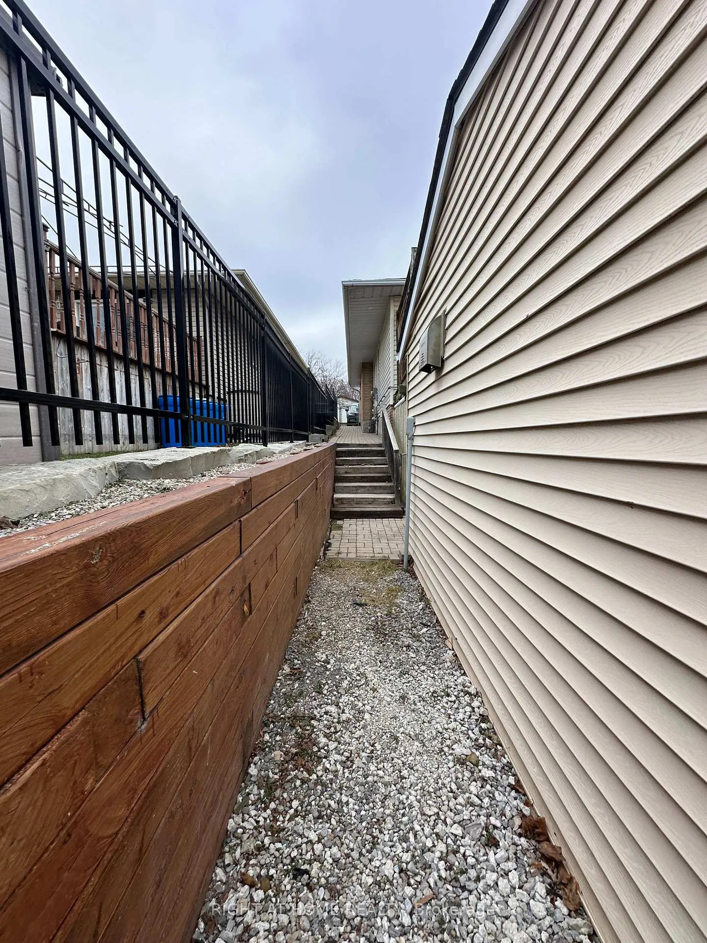 Photo 2 of 3252 Palmer Drive, Burlington, Palmer — HOMEH