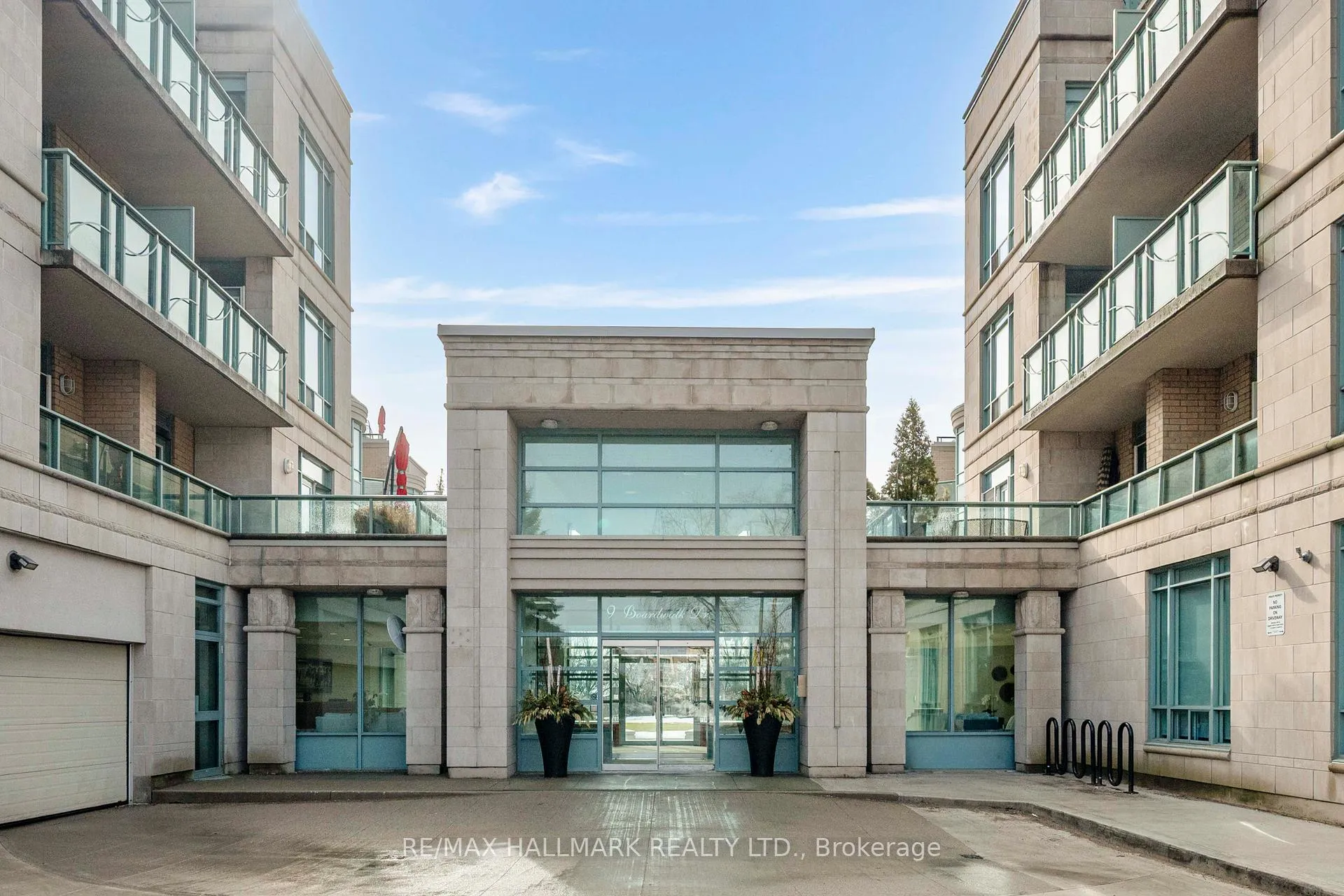 Photo 2 of Unit 224, 9 Boardwalk Drive, Toronto, The Beaches — HOMEH