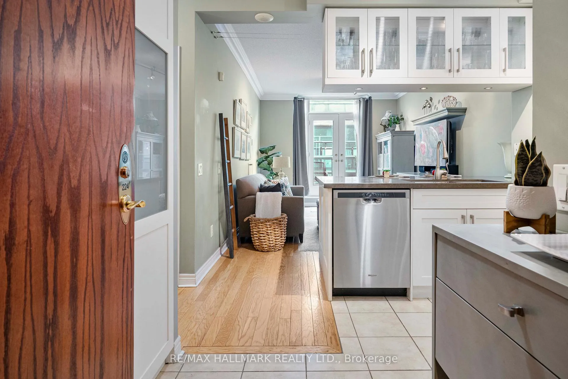 Photo 4 of Unit 224, 9 Boardwalk Drive, Toronto, The Beaches — HOMEH