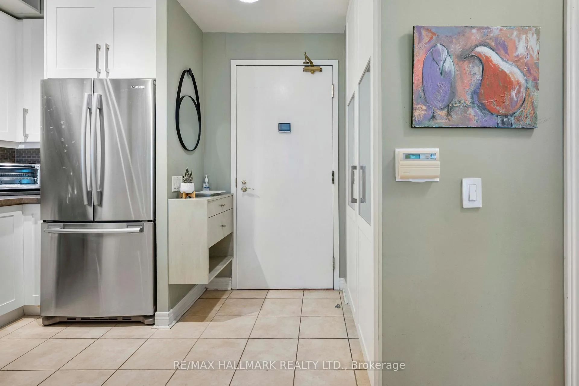 Photo 5 of Unit 224, 9 Boardwalk Drive, Toronto, The Beaches — HOMEH