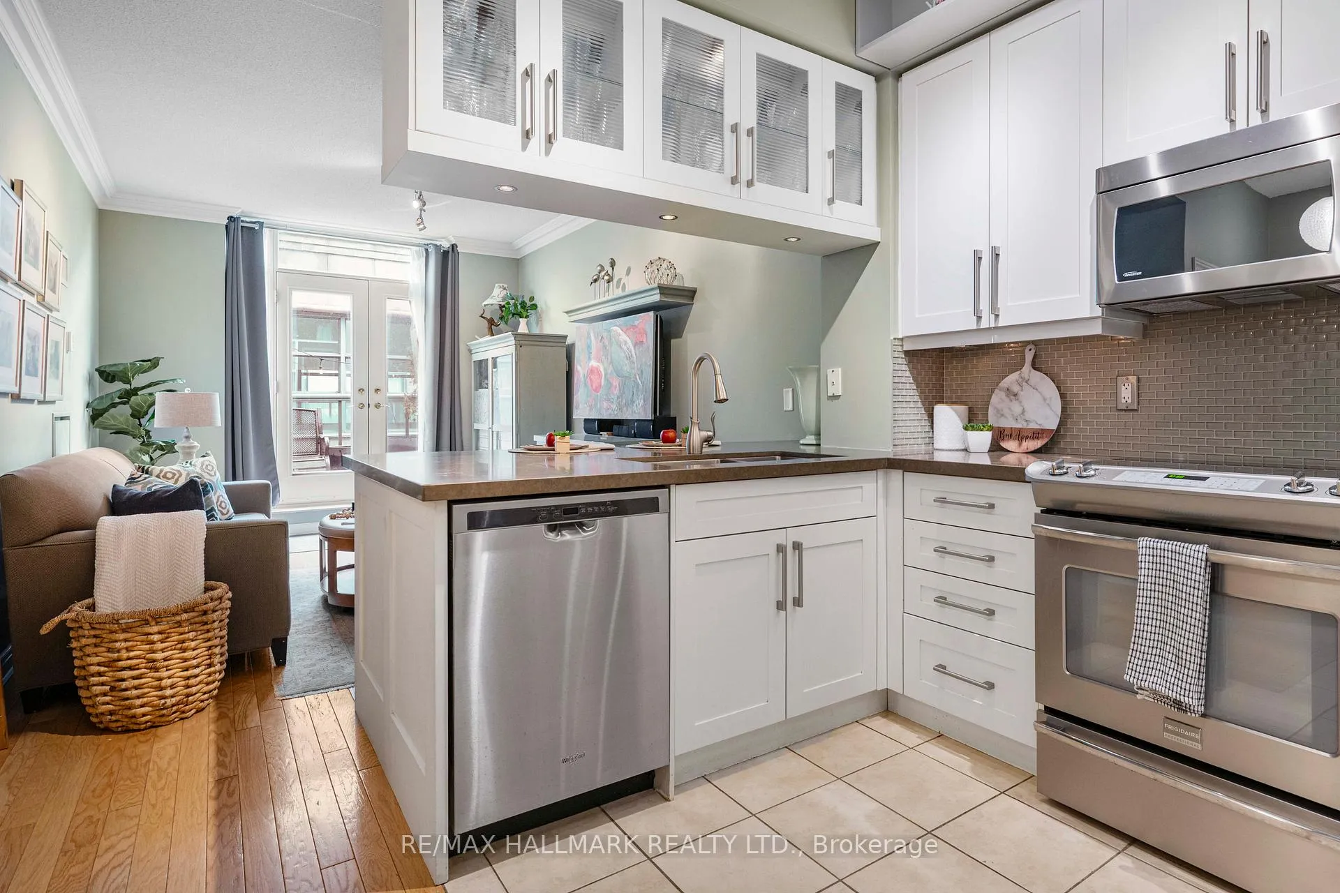 Photo 7 of Unit 224, 9 Boardwalk Drive, Toronto, The Beaches — HOMEH