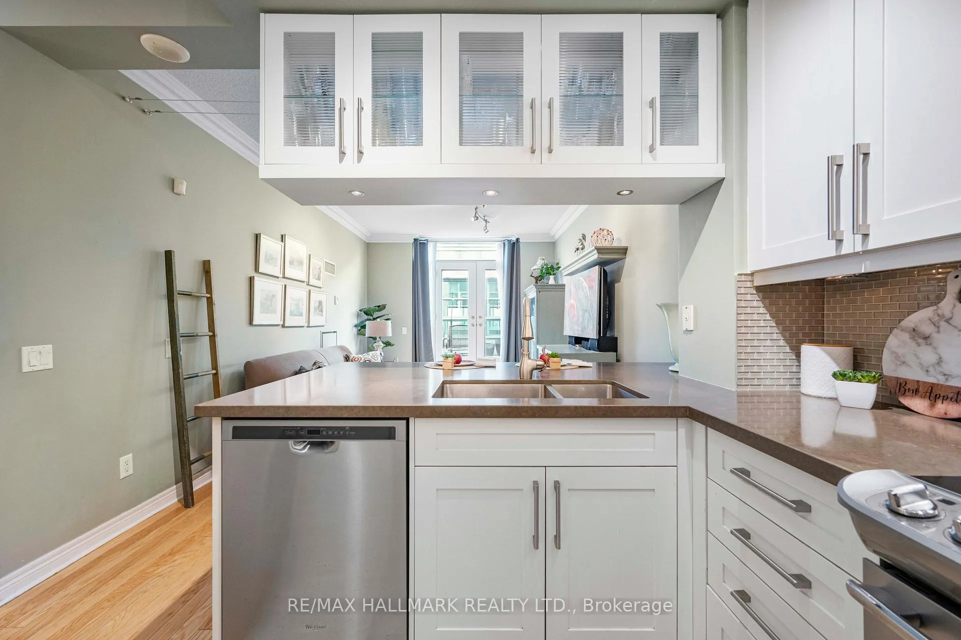 Photo 8 of Unit 224, 9 Boardwalk Drive, Toronto, The Beaches — HOMEH