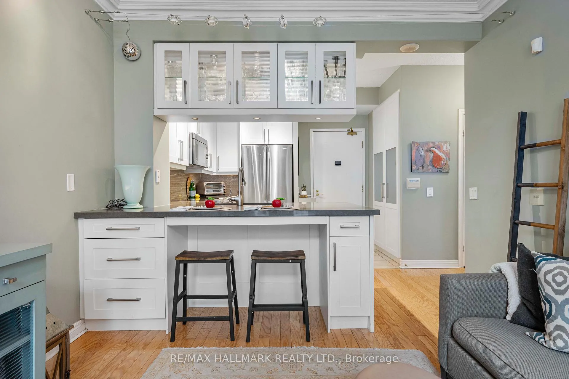 Photo 11 of Unit 224, 9 Boardwalk Drive, Toronto, The Beaches — HOMEH