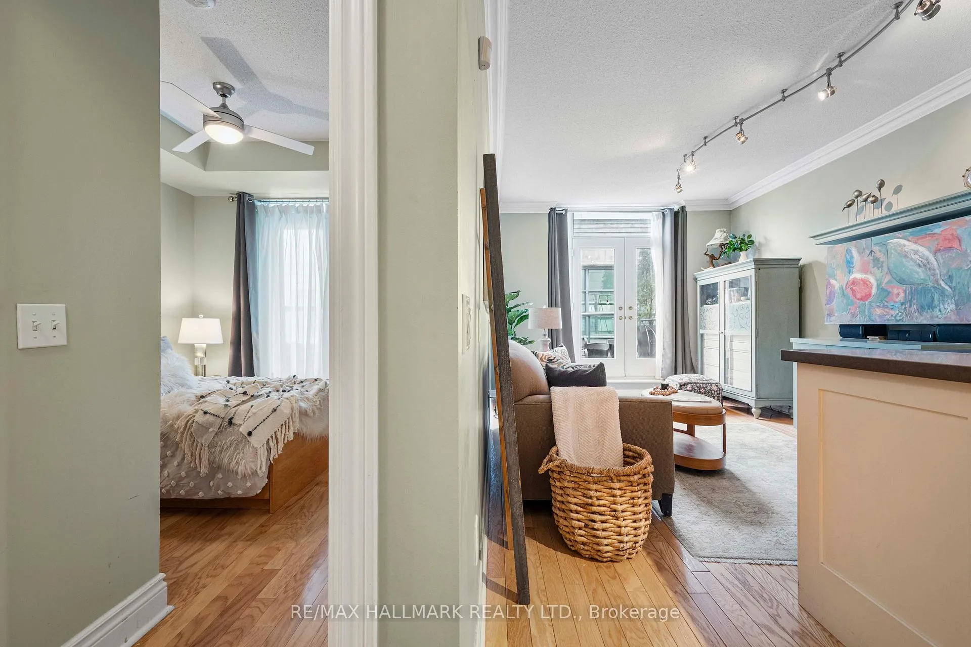 Photo 12 of Unit 224, 9 Boardwalk Drive, Toronto, The Beaches — HOMEH