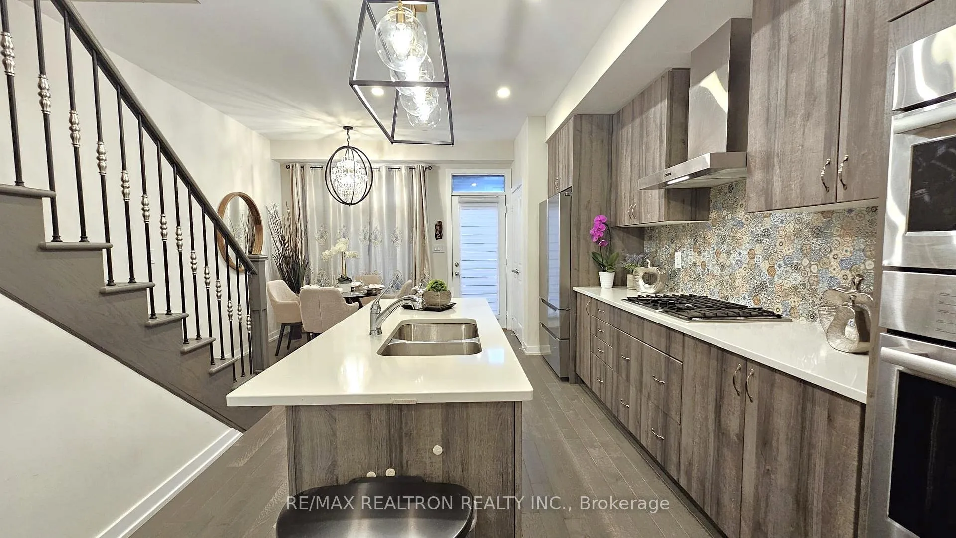 Photo 3 of 2202 Donald Cousens Parkway, Markham, Cornell — HOMEH