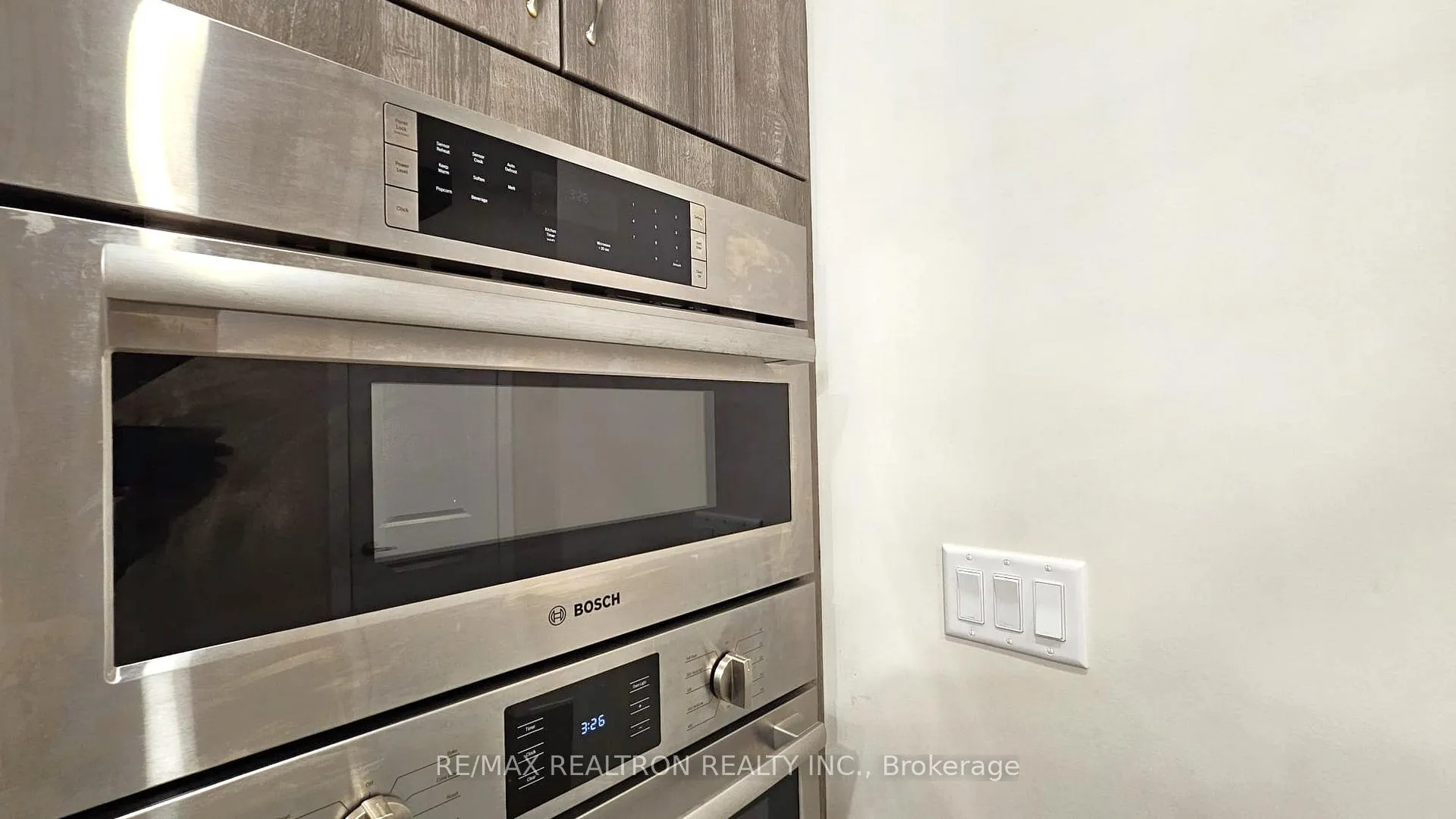 Photo 4 of 2202 Donald Cousens Parkway, Markham, Cornell — HOMEH