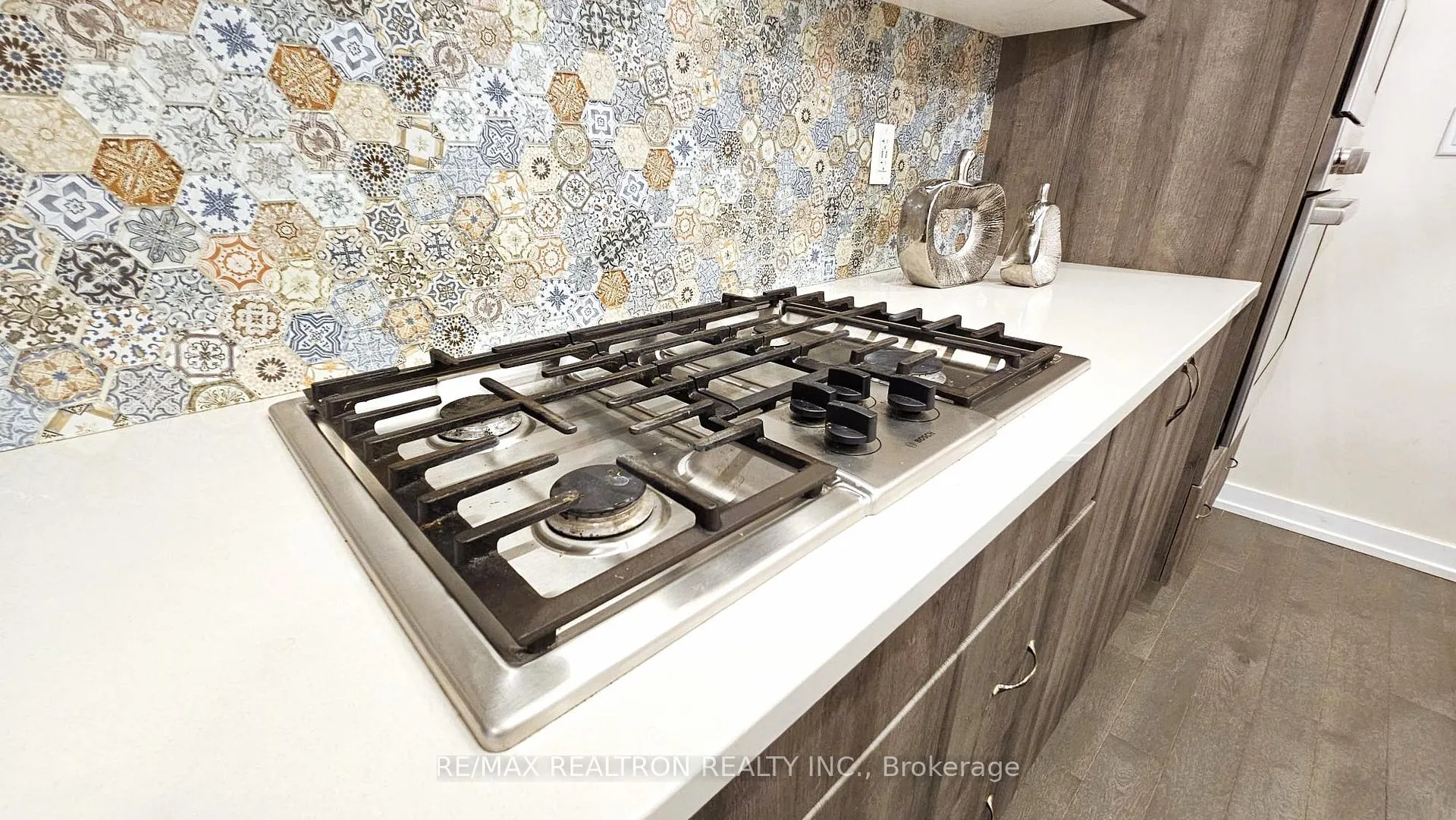 Photo 5 of 2202 Donald Cousens Parkway, Markham, Cornell — HOMEH