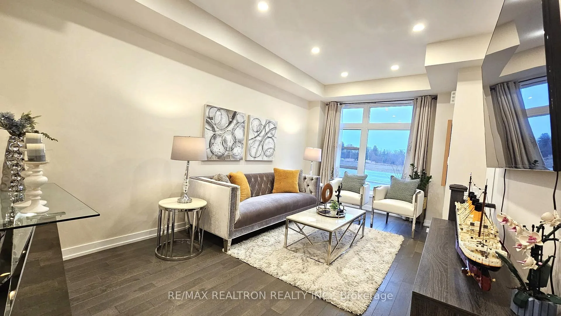 Photo 6 of 2202 Donald Cousens Parkway, Markham, Cornell — HOMEH