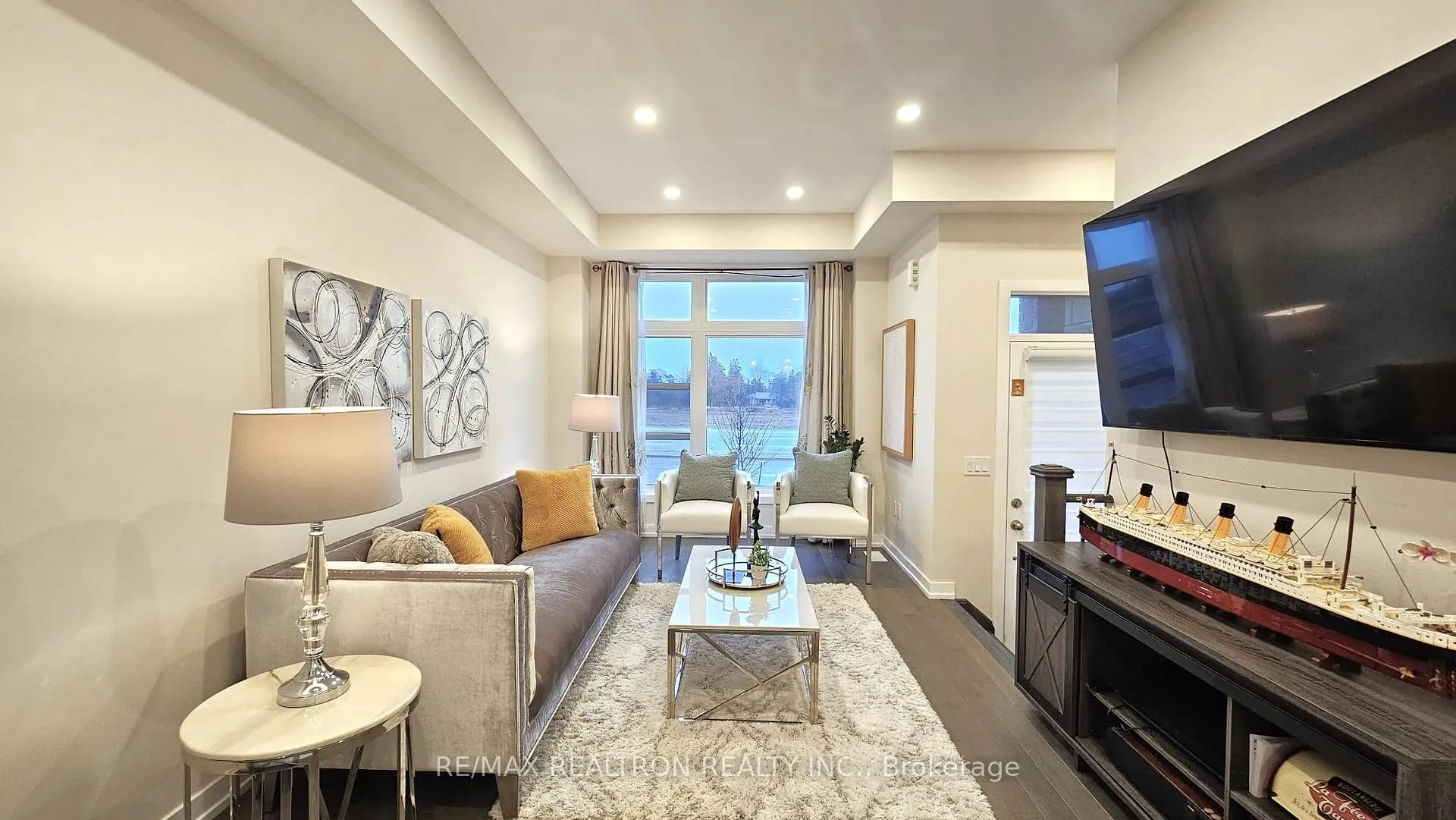 Photo 7 of 2202 Donald Cousens Parkway, Markham, Cornell — HOMEH