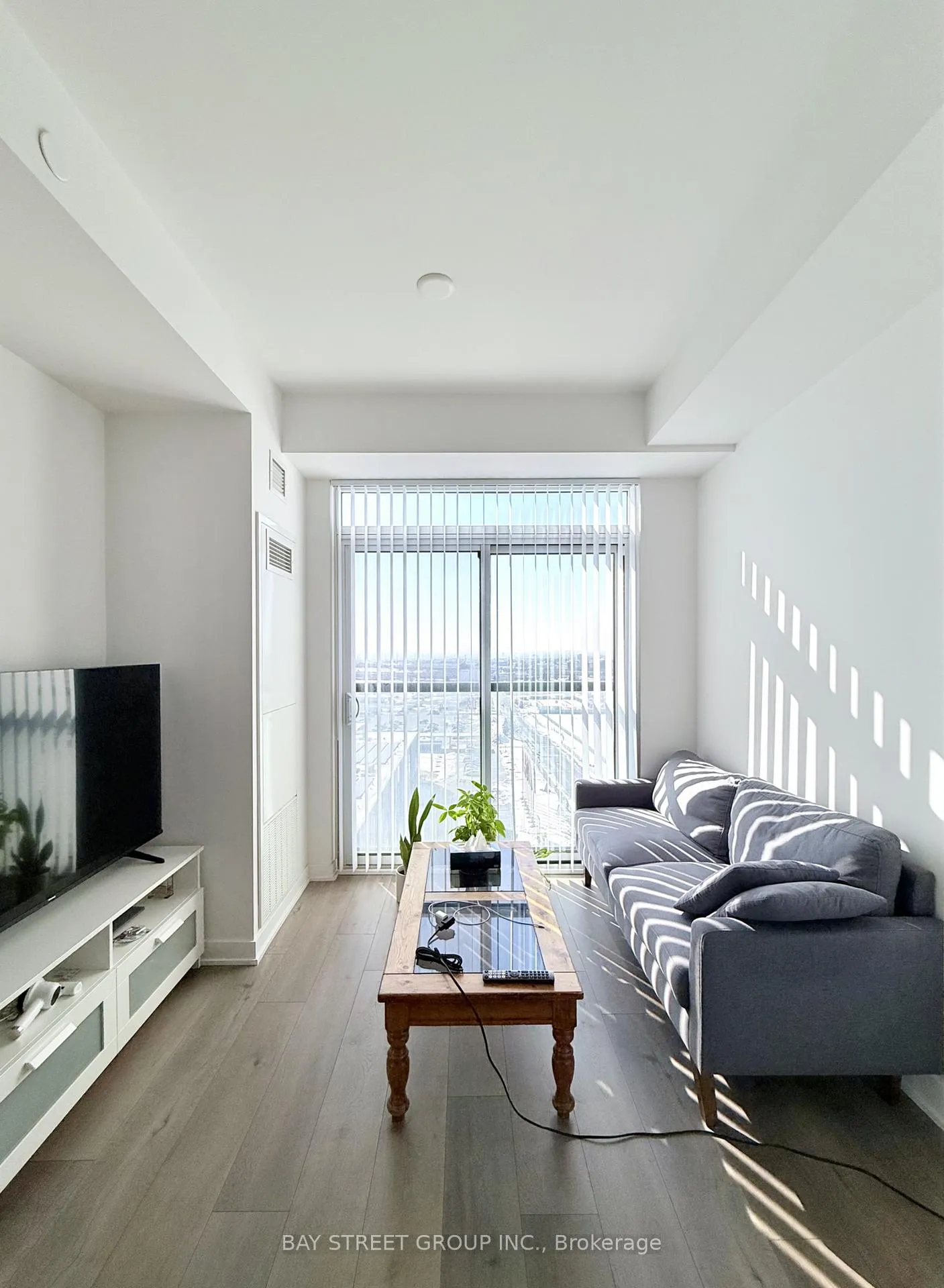Photo 4 of Unit 1115, 10 Honeycrisp Crescent, Vaughan, Vaughan Corporate Centre — HOMEH