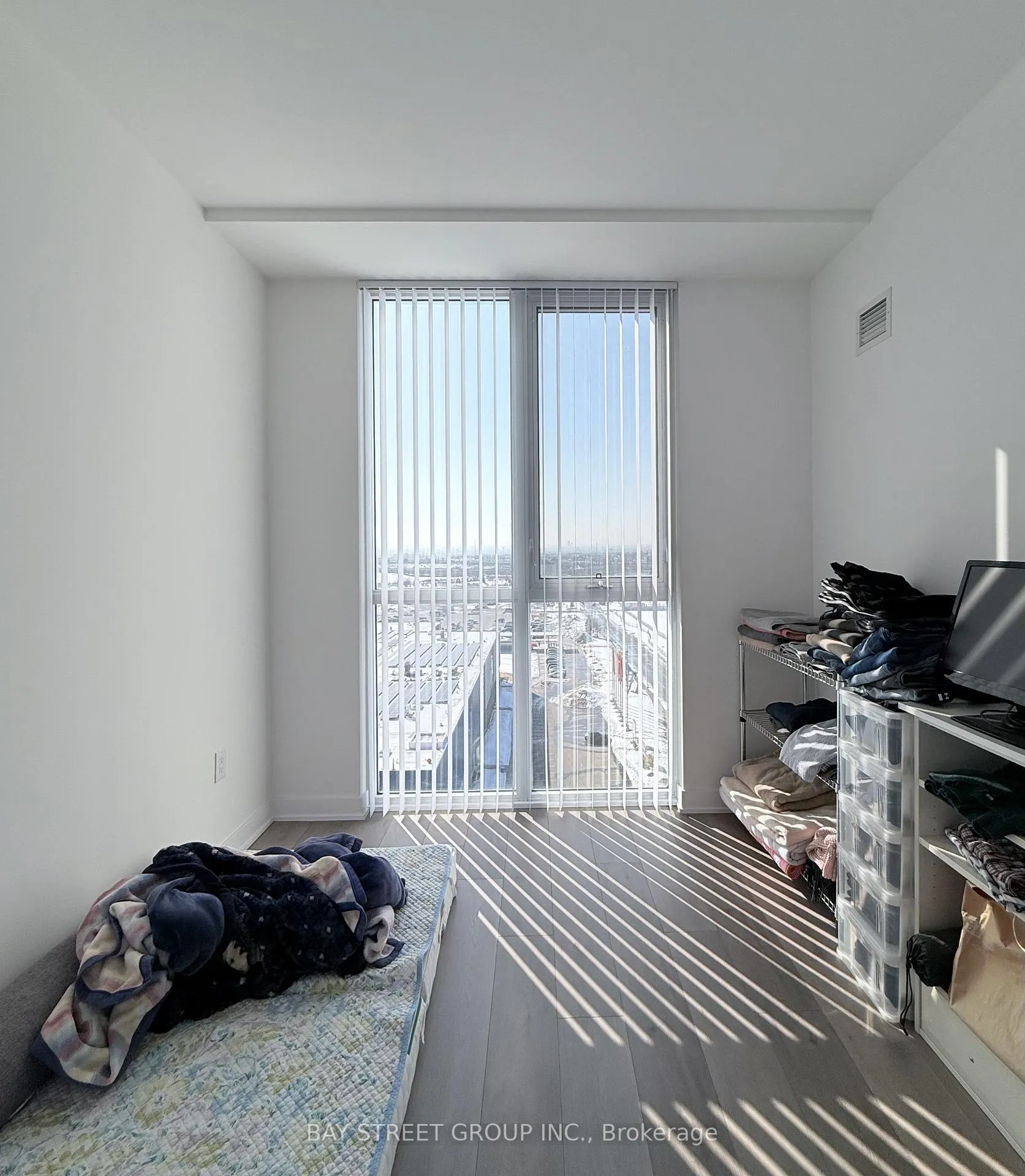 Photo 5 of Unit 1115, 10 Honeycrisp Crescent, Vaughan, Vaughan Corporate Centre — HOMEH