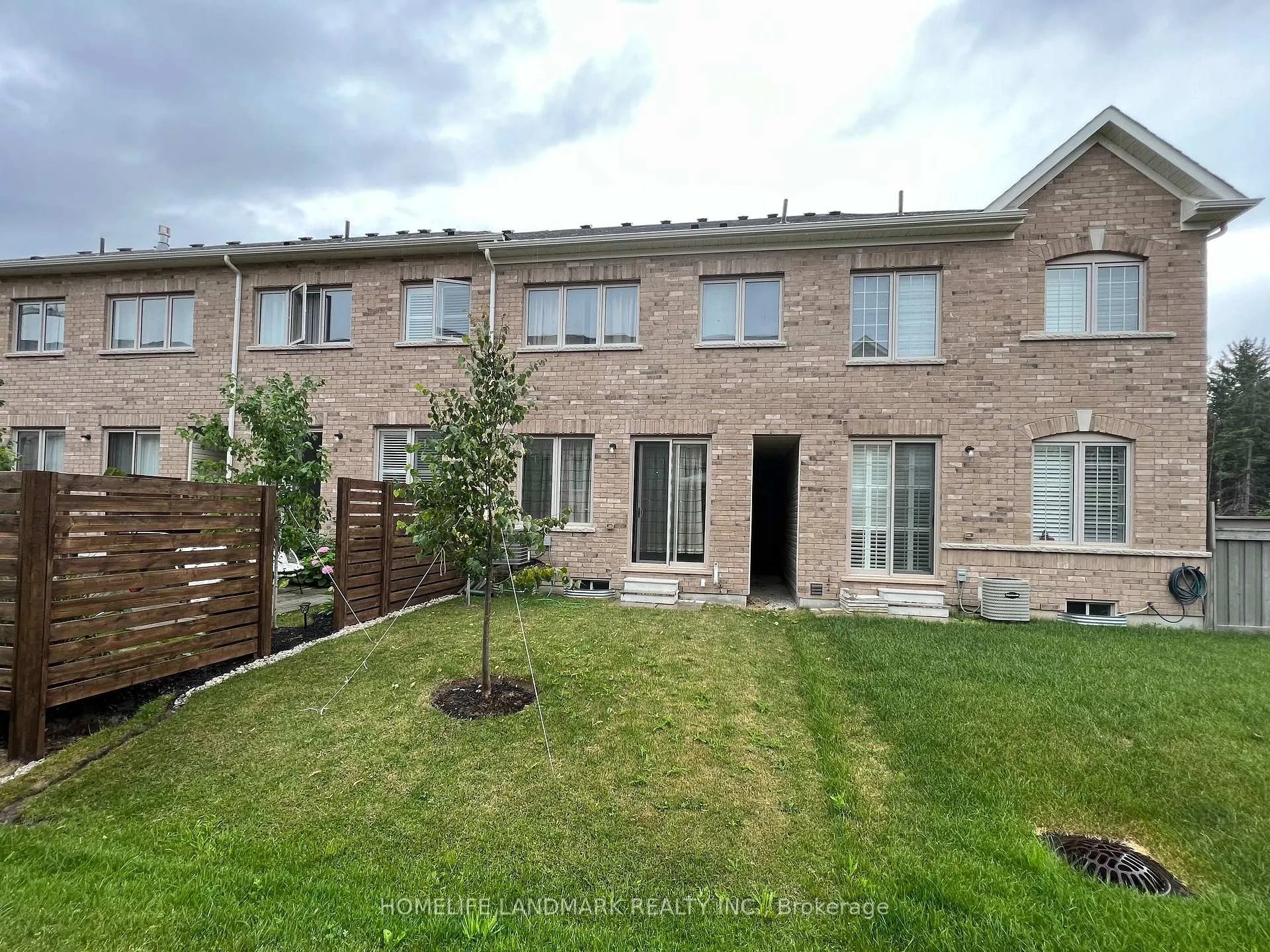Photo 5 of 47 Durblee Avenue, Aurora, Rural Aurora — HOMEH