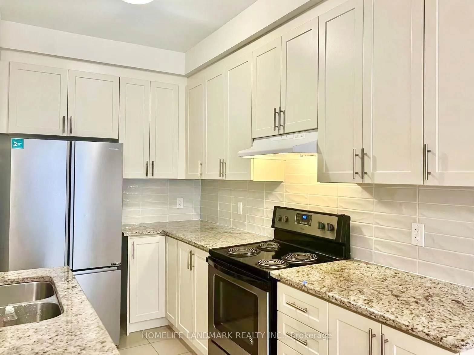 Photo 15 of 47 Durblee Avenue, Aurora, Rural Aurora — HOMEH