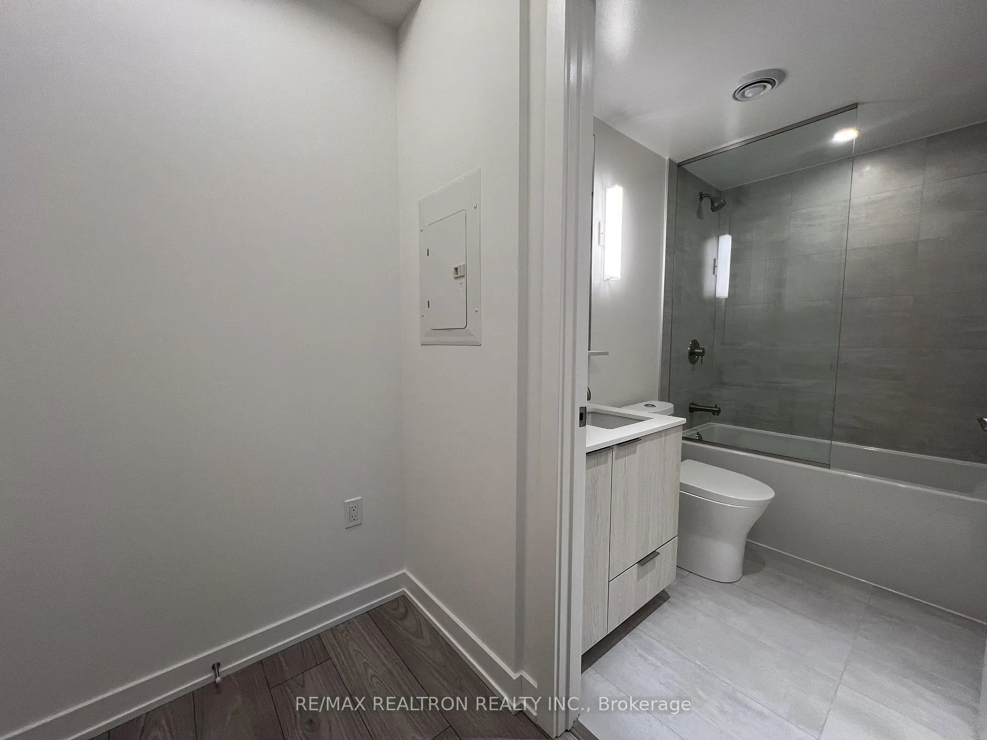Photo 5 of 110 Broadway Avenue, Toronto, Mount Pleasant West — HOMEH