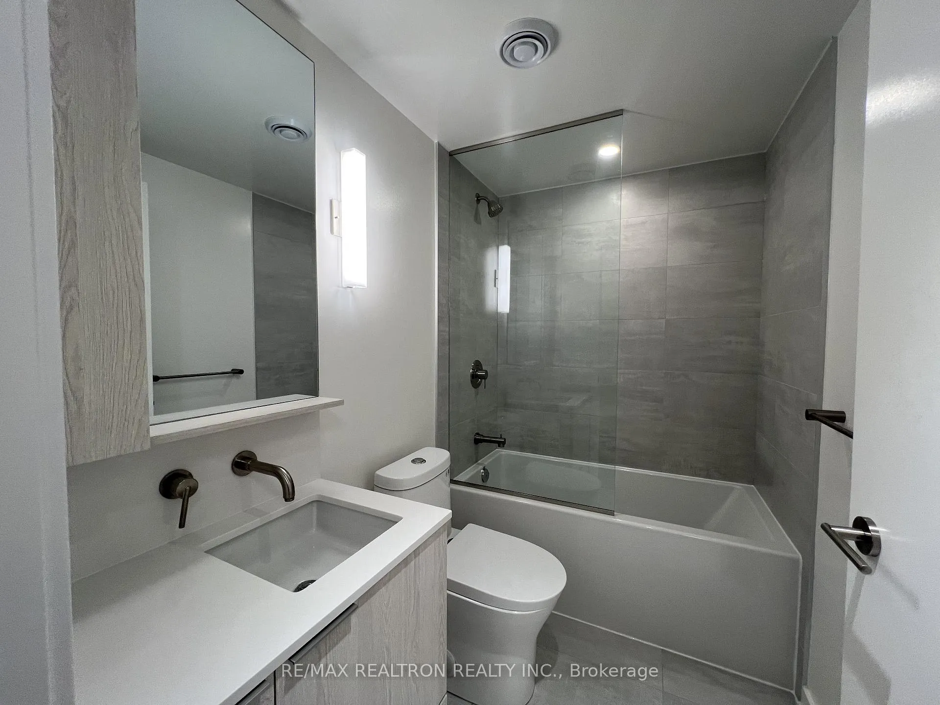 Photo 6 of 110 Broadway Avenue, Toronto, Mount Pleasant West — HOMEH
