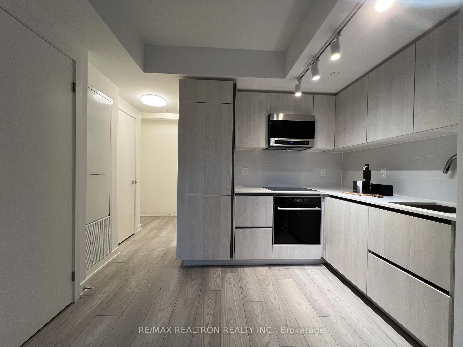Photo 8 of 110 Broadway Avenue, Toronto, Mount Pleasant West — HOMEH