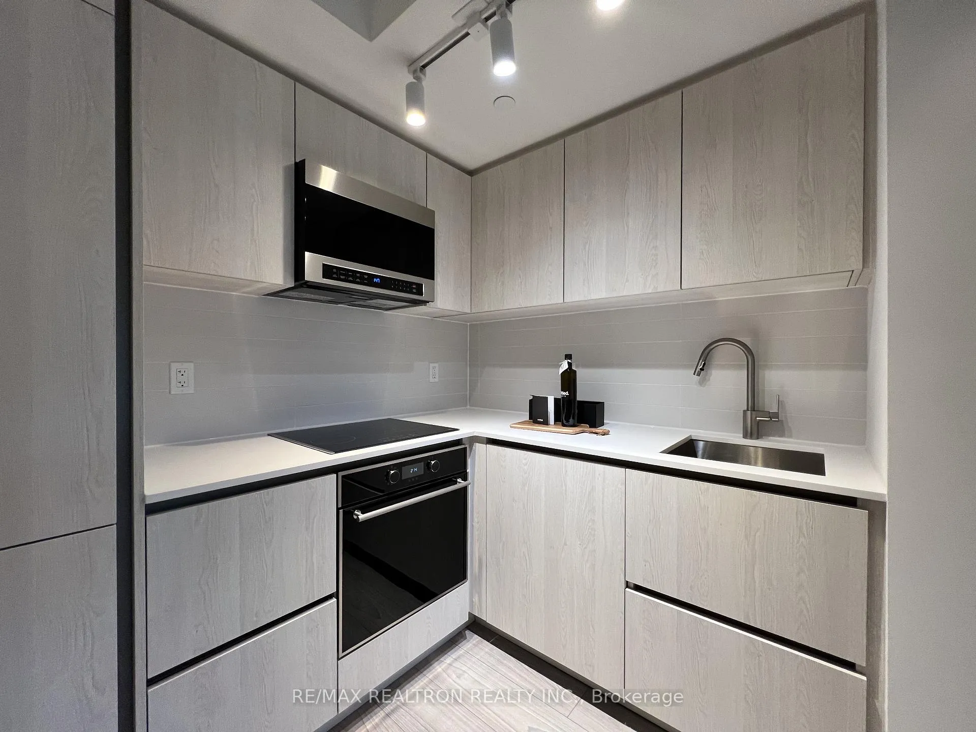 Photo 9 of 110 Broadway Avenue, Toronto, Mount Pleasant West — HOMEH