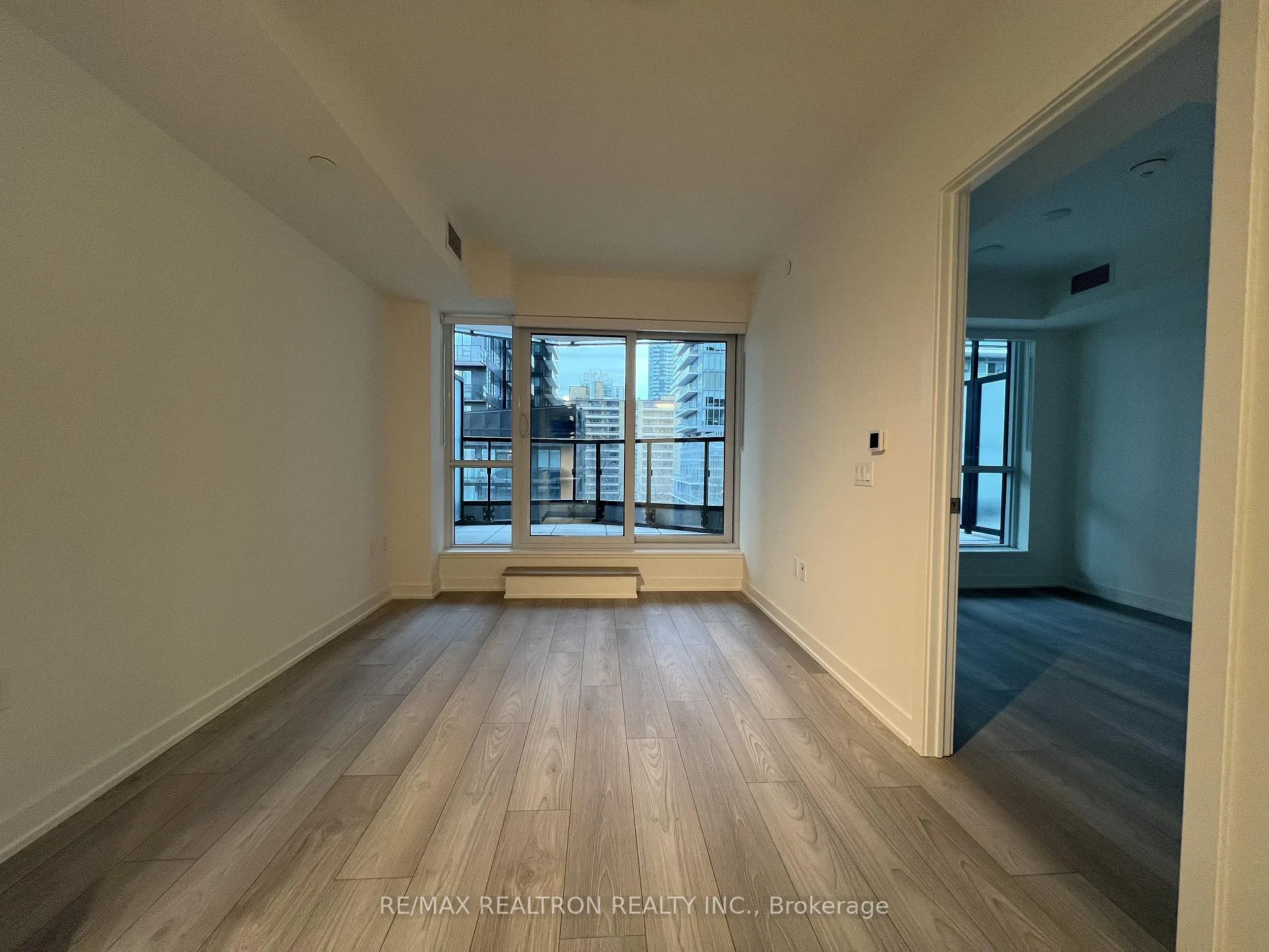 Photo 10 of 110 Broadway Avenue, Toronto, Mount Pleasant West — HOMEH