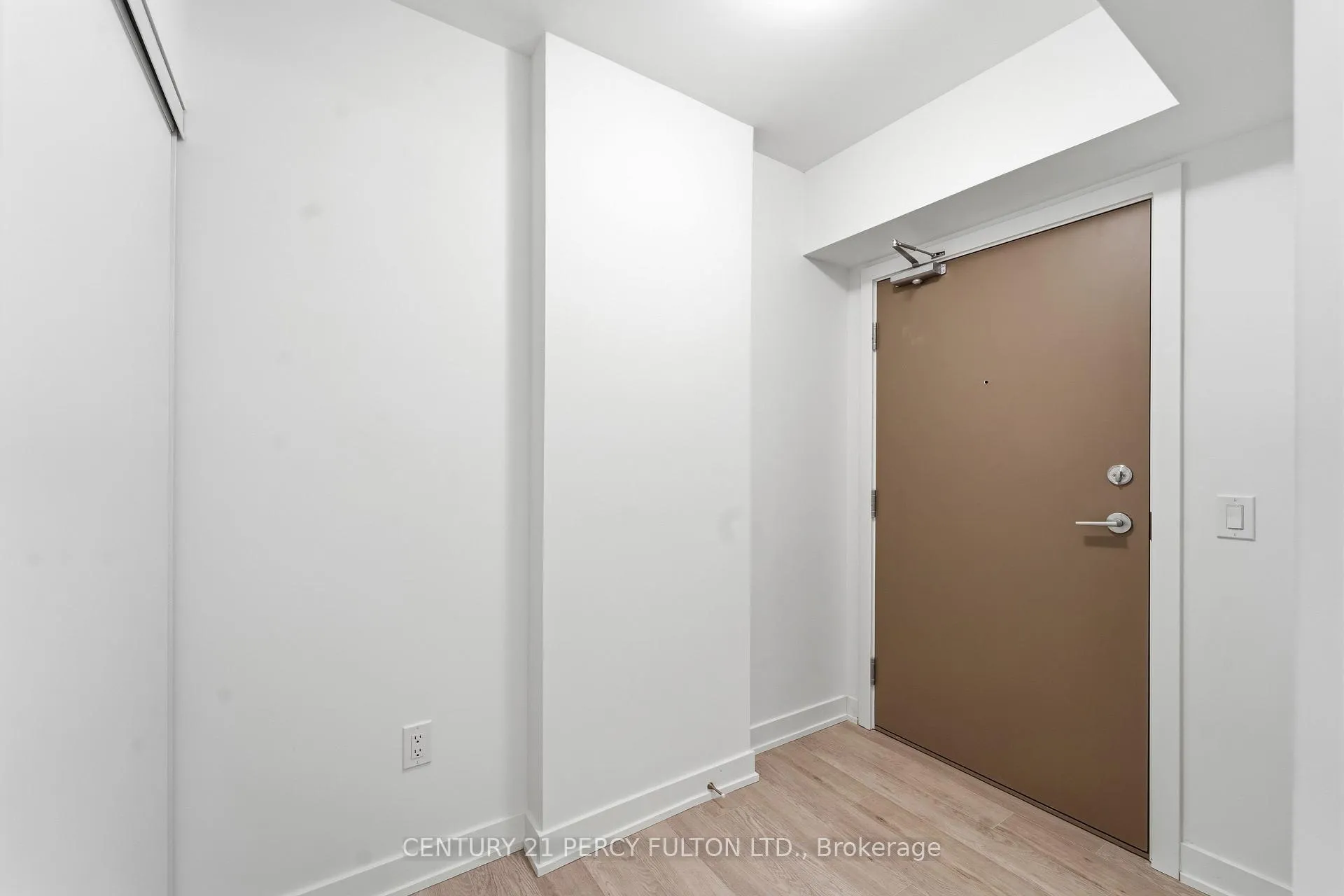 Photo 3 of Unit 2508, 1010 Sandy Beach Road, Pickering, Bay Ridges — HOMEH