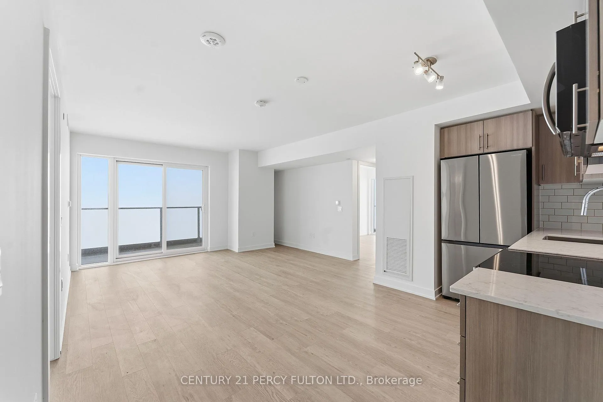 Photo 5 of Unit 2508, 1010 Sandy Beach Road, Pickering, Bay Ridges — HOMEH