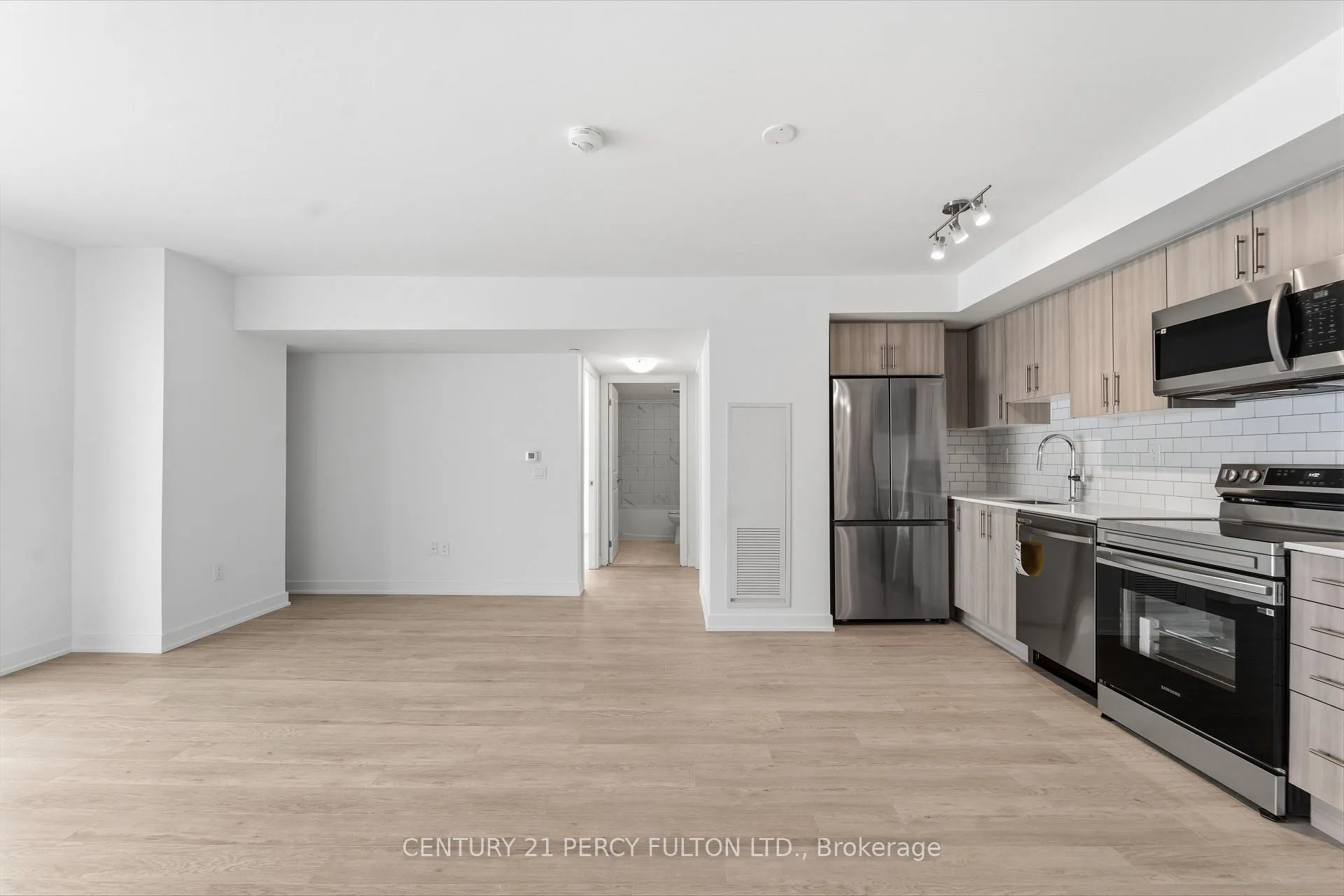Photo 6 of Unit 2508, 1010 Sandy Beach Road, Pickering, Bay Ridges — HOMEH