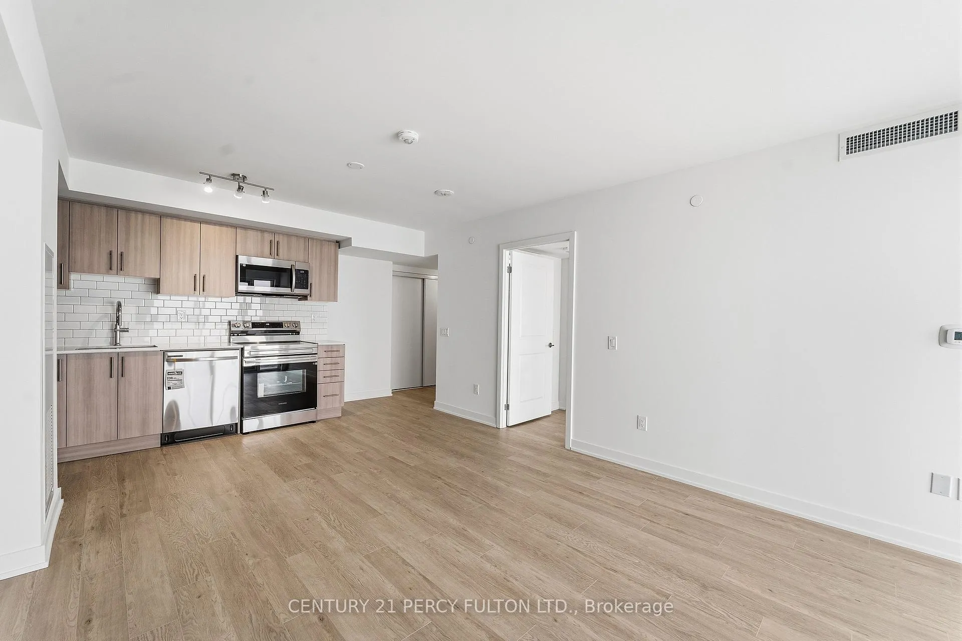 Photo 9 of Unit 2508, 1010 Sandy Beach Road, Pickering, Bay Ridges — HOMEH