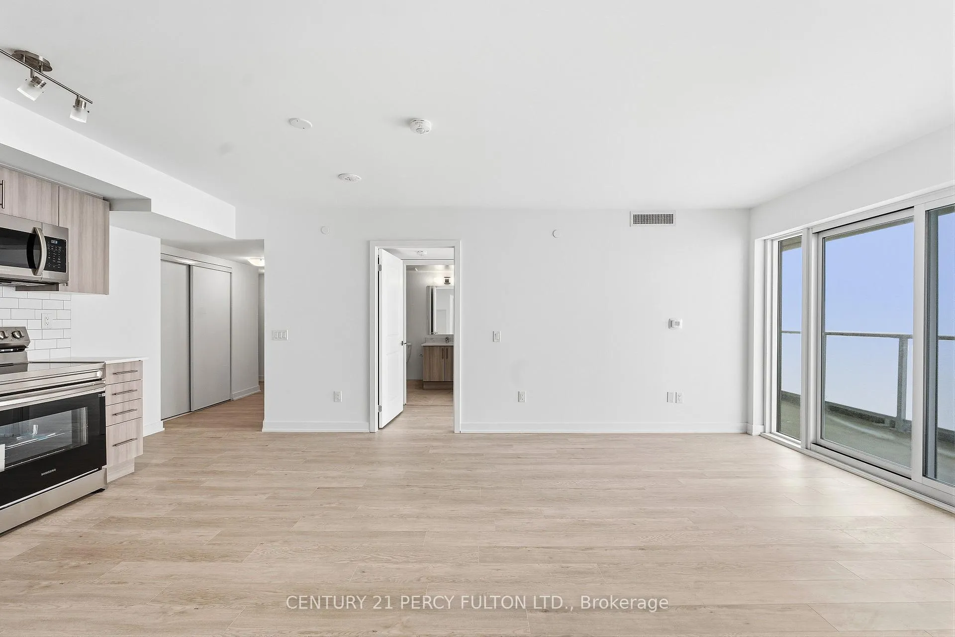 Photo 13 of Unit 2508, 1010 Sandy Beach Road, Pickering, Bay Ridges — HOMEH