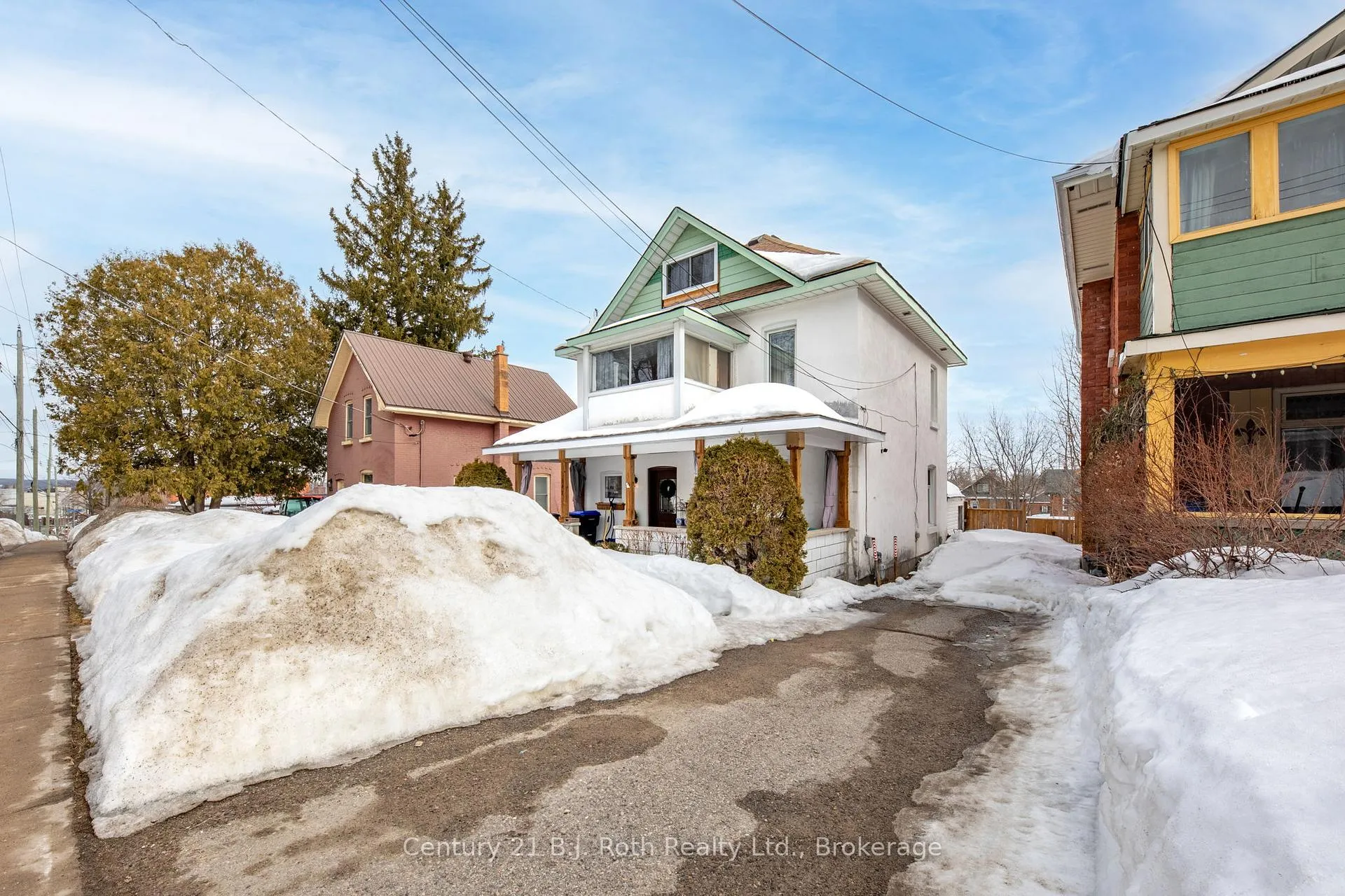 Photo 3 of 347 Second Street, Midland — HOMEH