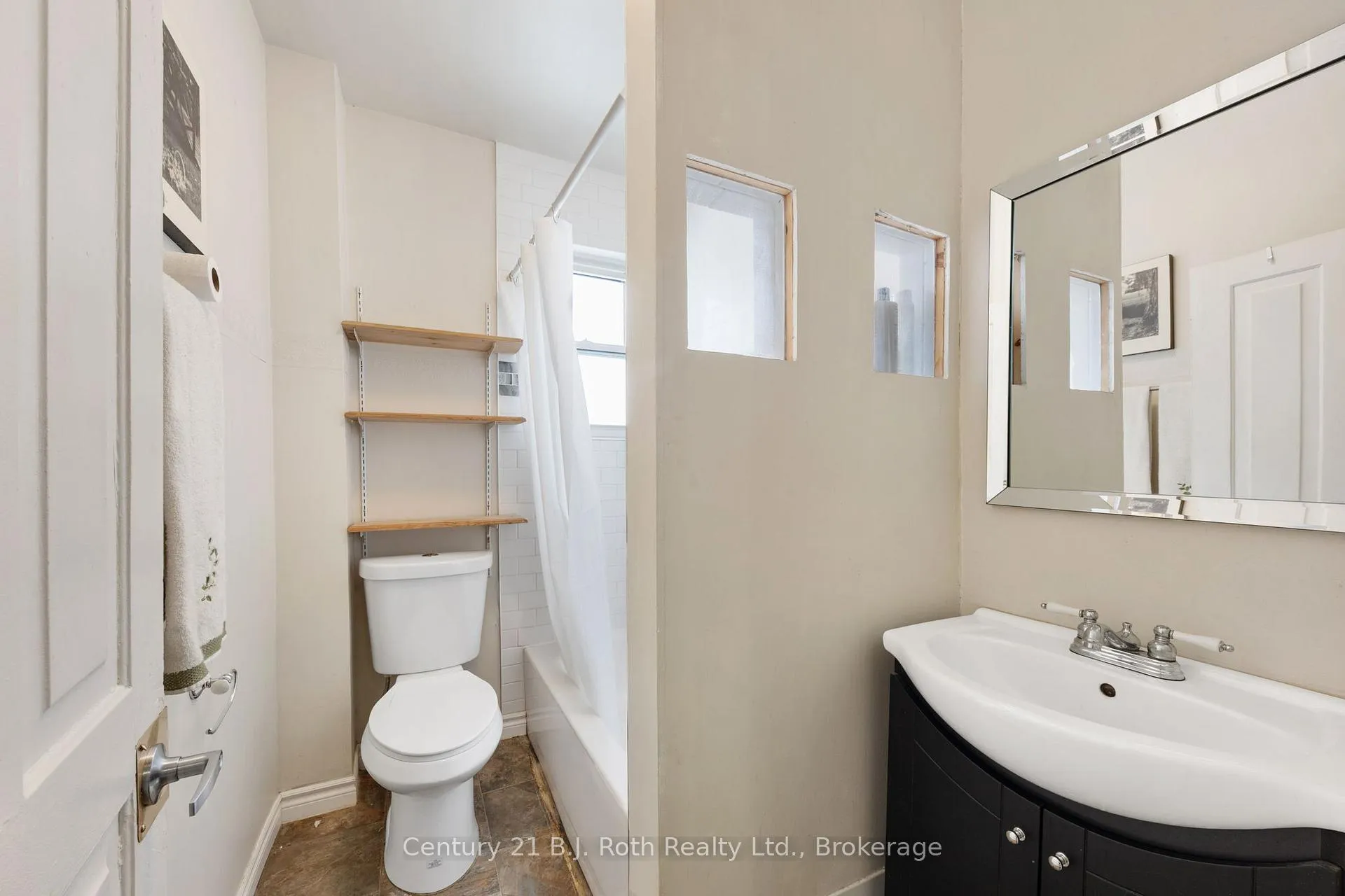 Photo 18 of 347 Second Street, Midland — HOMEH