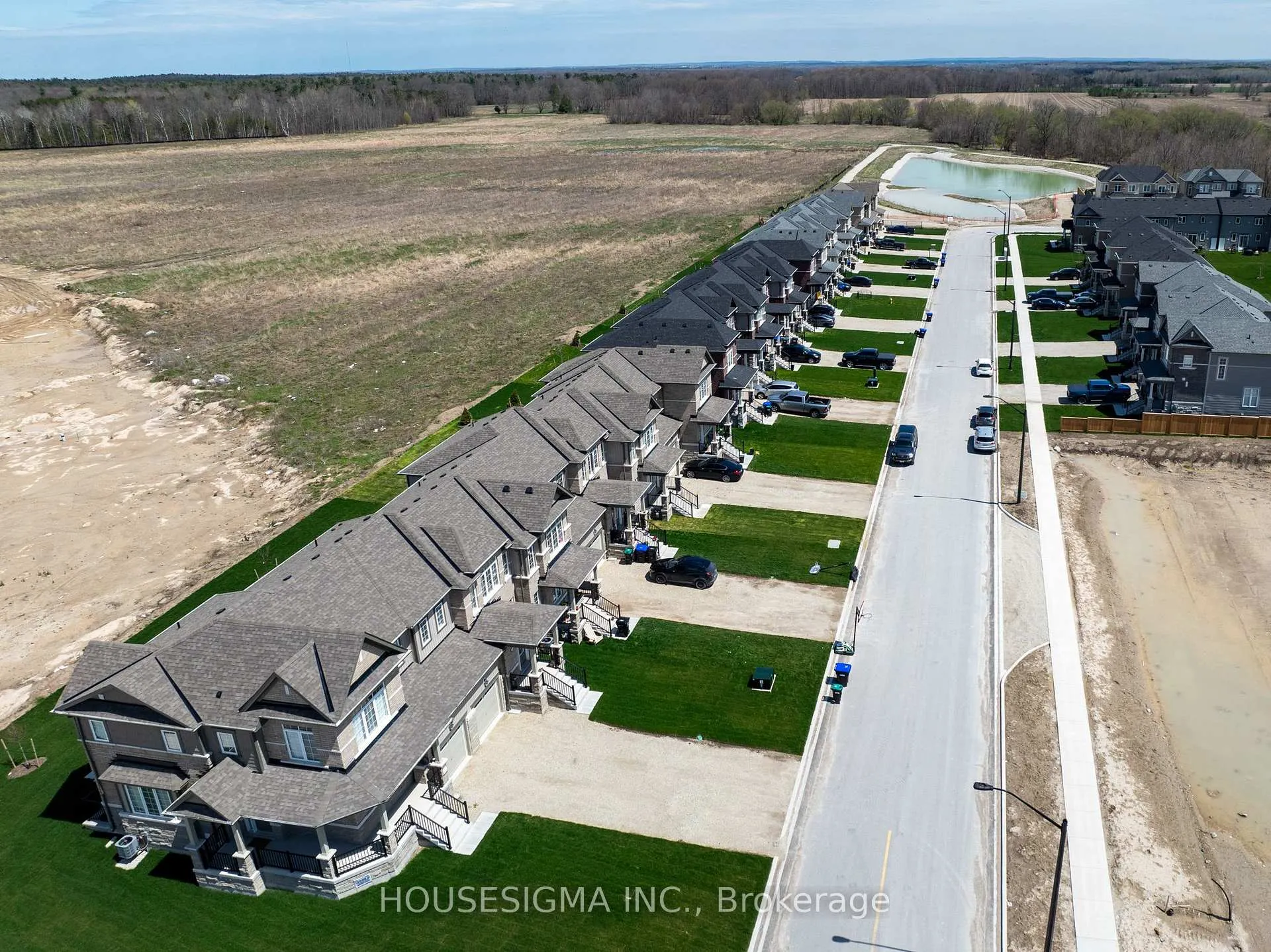 Photo 2 of 7 Stately Drive, Wasaga Beach — HOMEH