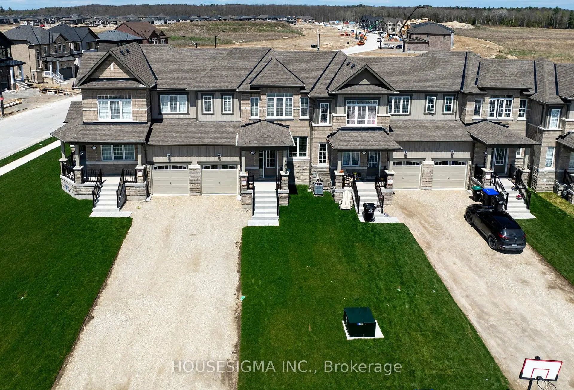 Photo 3 of 7 Stately Drive, Wasaga Beach — HOMEH