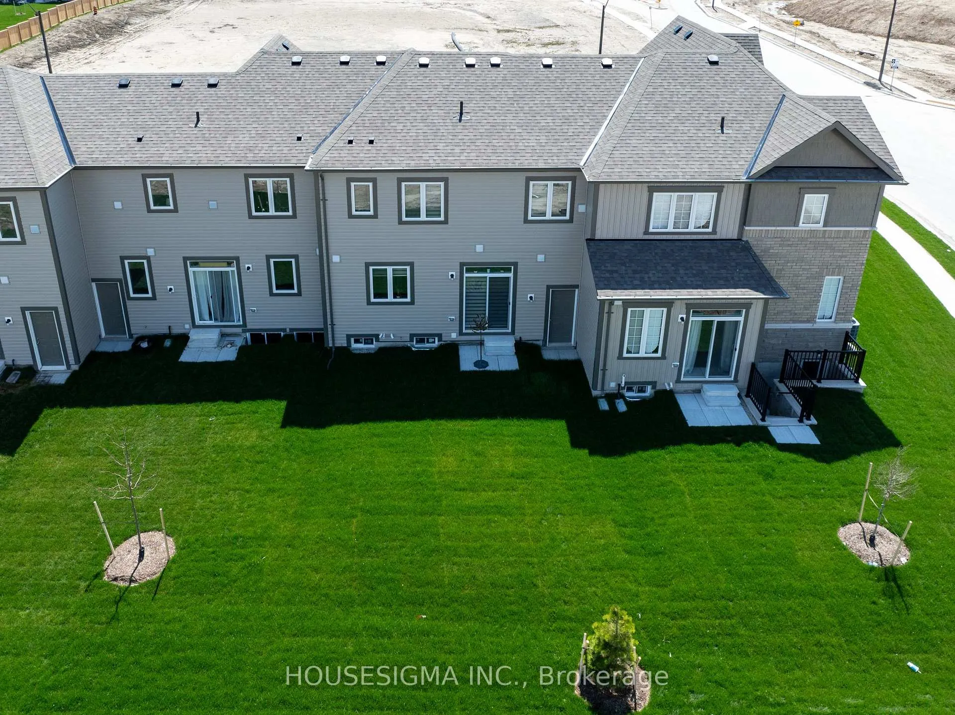 Photo 4 of 7 Stately Drive, Wasaga Beach — HOMEH