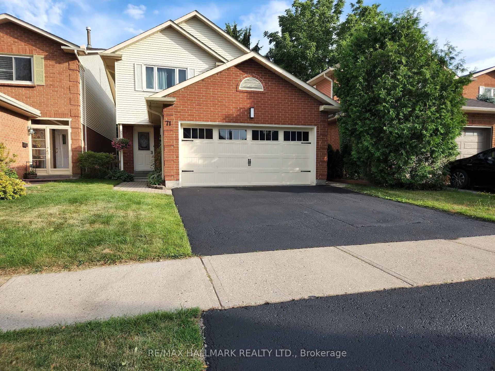 Photo 2 of 71 Robinson Crescent, Whitby, Pringle Creek — HOMEH