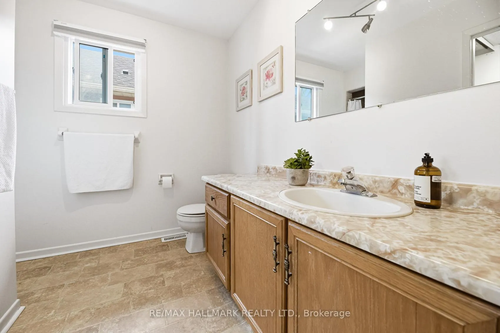 Photo 22 of 71 Robinson Crescent, Whitby, Pringle Creek — HOMEH