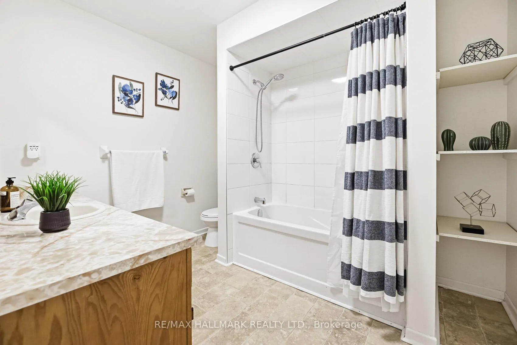 Photo 28 of 71 Robinson Crescent, Whitby, Pringle Creek — HOMEH