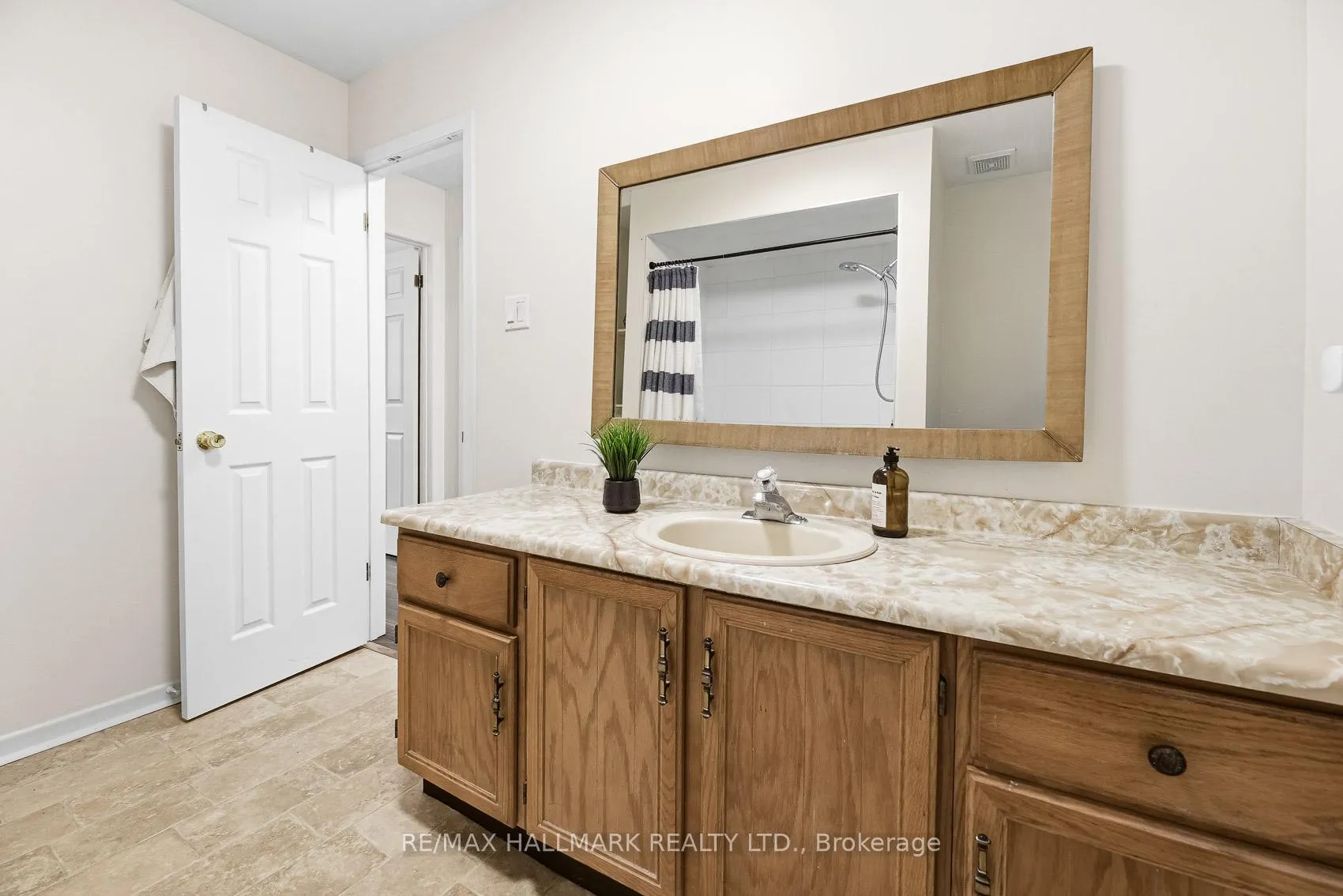 Photo 29 of 71 Robinson Crescent, Whitby, Pringle Creek — HOMEH