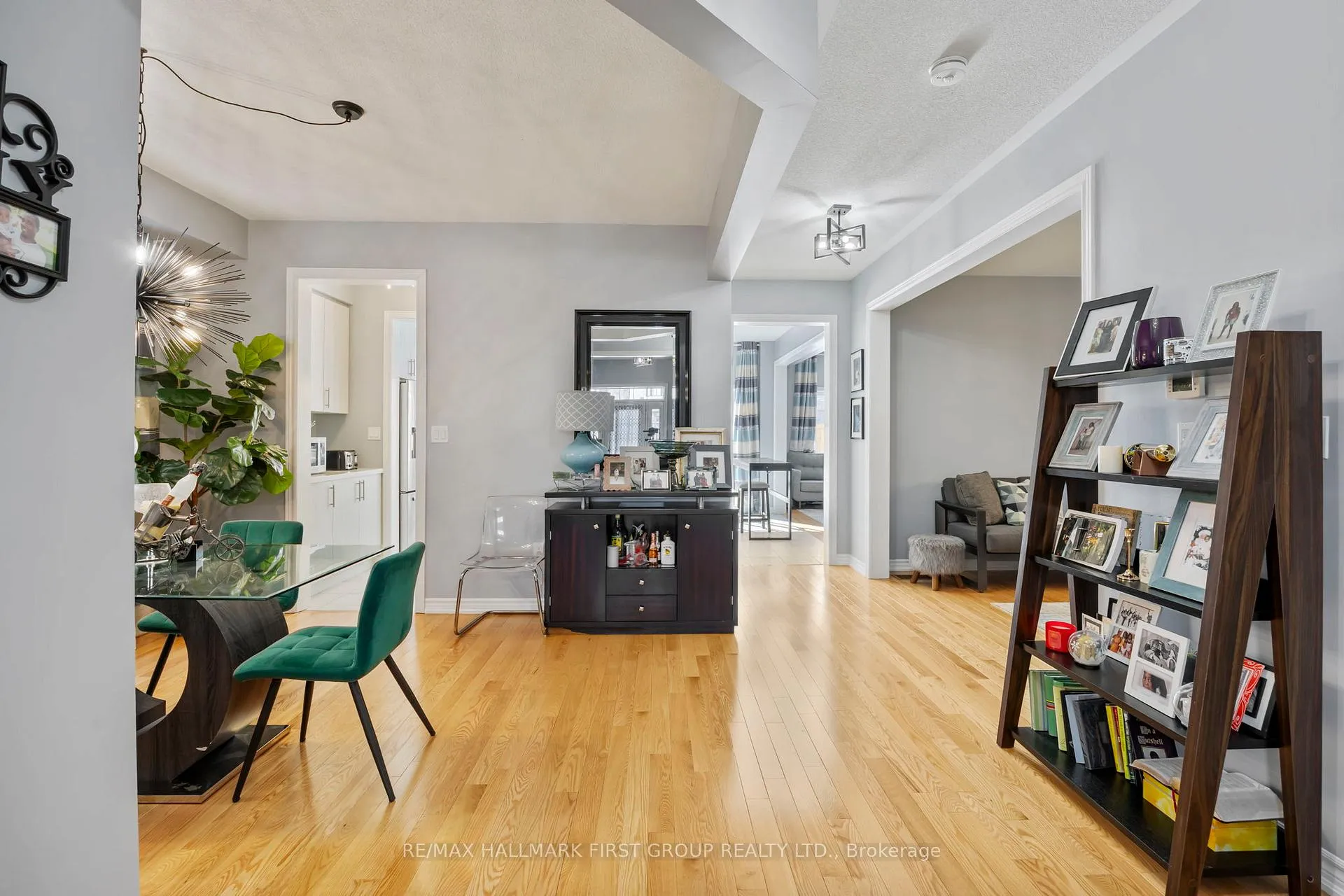 Photo 4 of 307 Northglen Boulevard, Clarington, Bowmanville — HOMEH