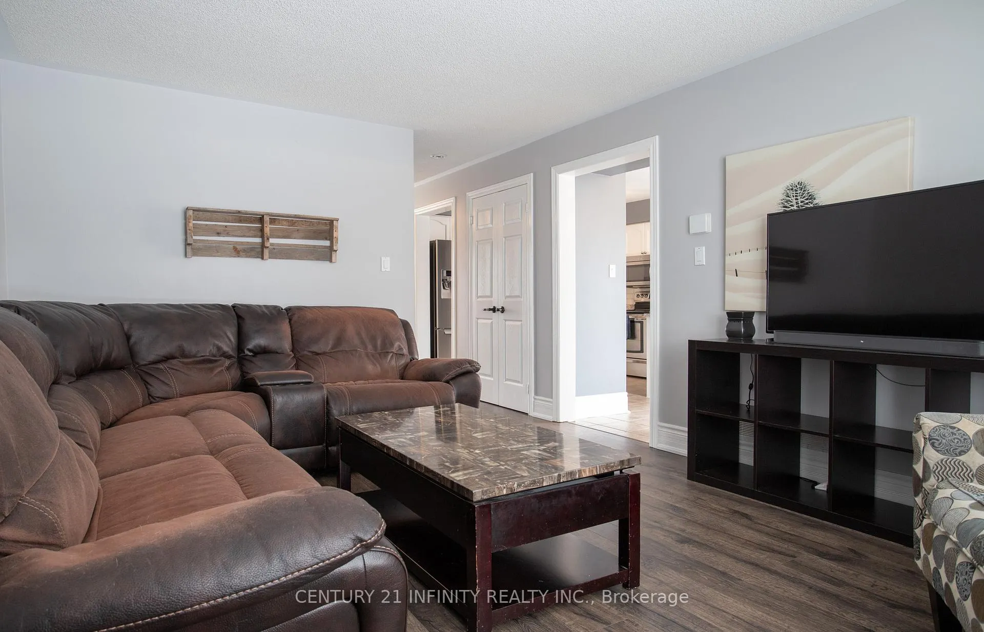 Photo 4 of 6 Granary Lane, Clarington, Courtice — HOMEH