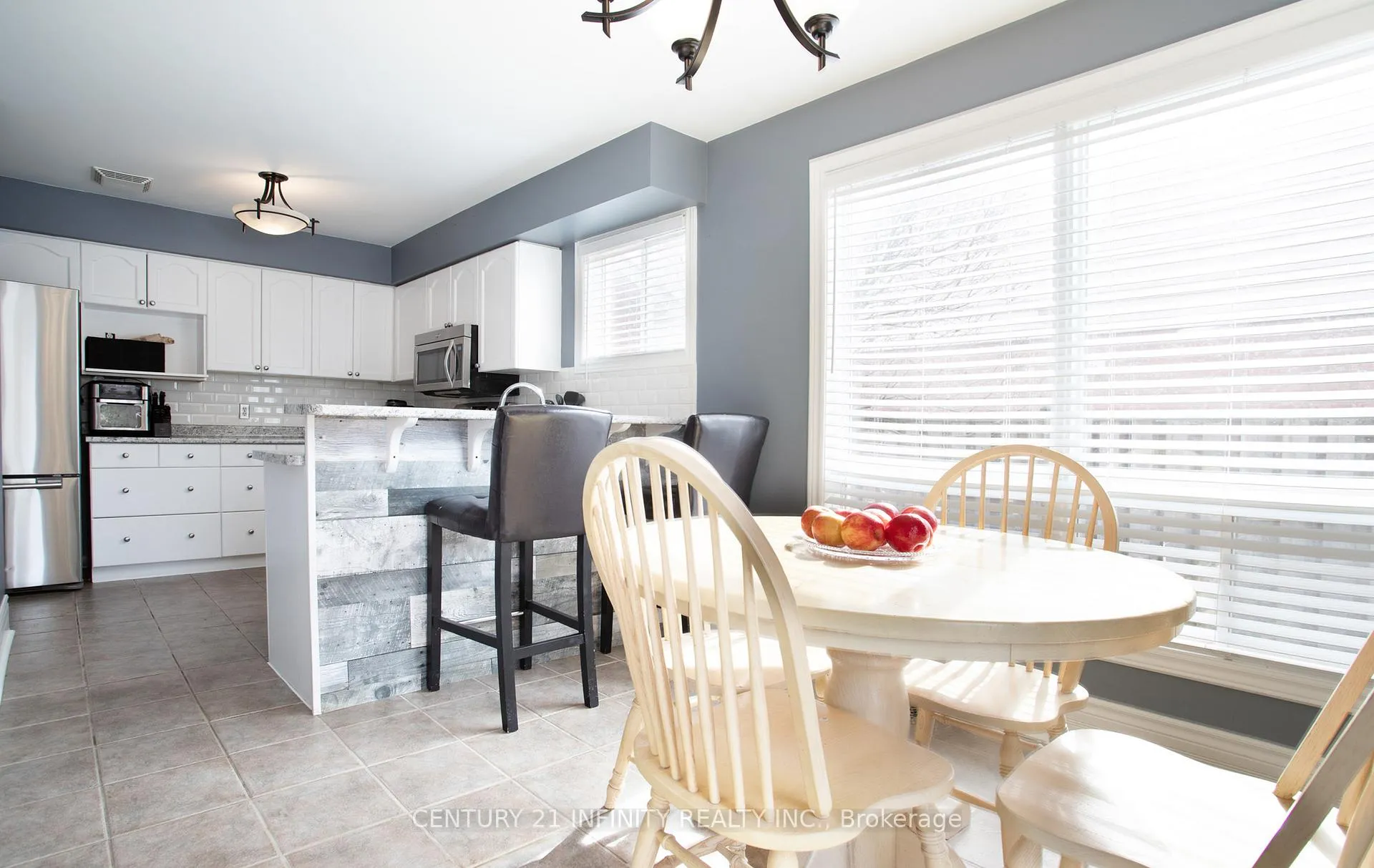 Photo 5 of 6 Granary Lane, Clarington, Courtice — HOMEH