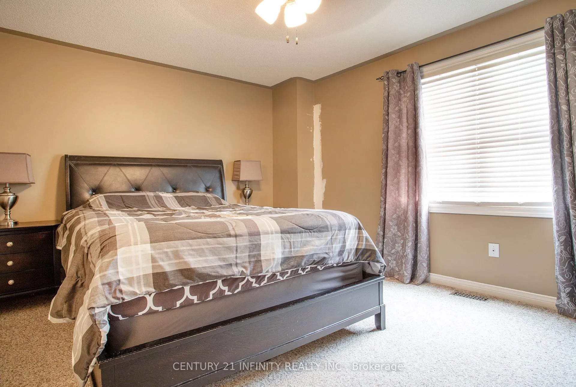 Photo 10 of 6 Granary Lane, Clarington, Courtice — HOMEH