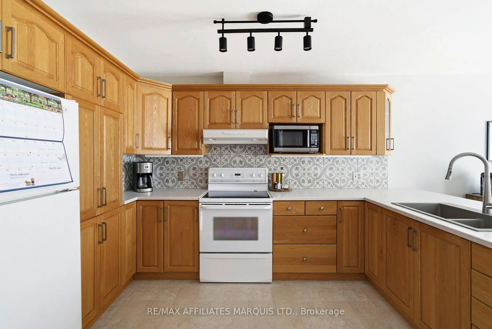 Photo 10 of 2340 Emily Crescent, Cornwall — HOMEH