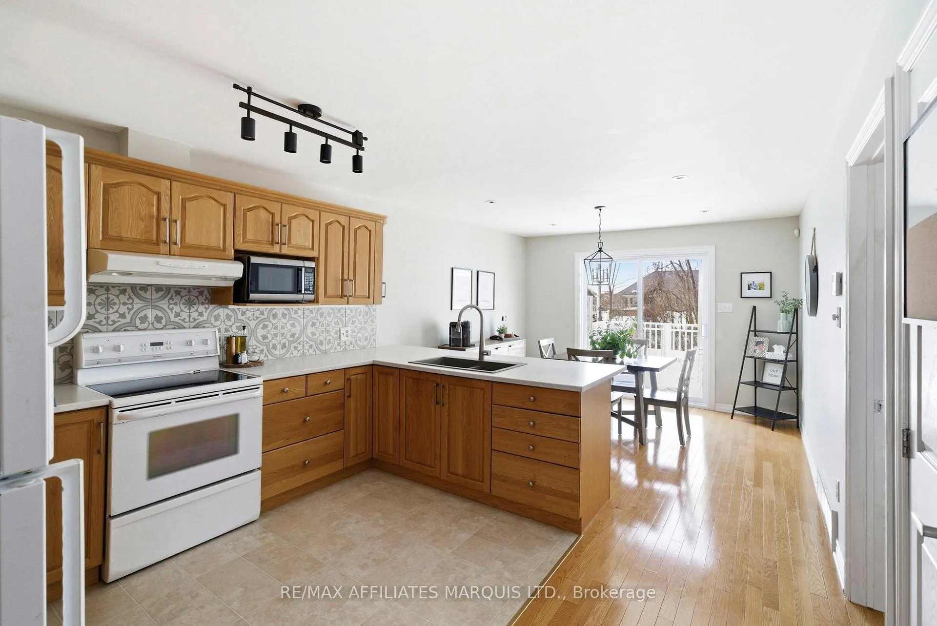 Photo 11 of 2340 Emily Crescent, Cornwall — HOMEH