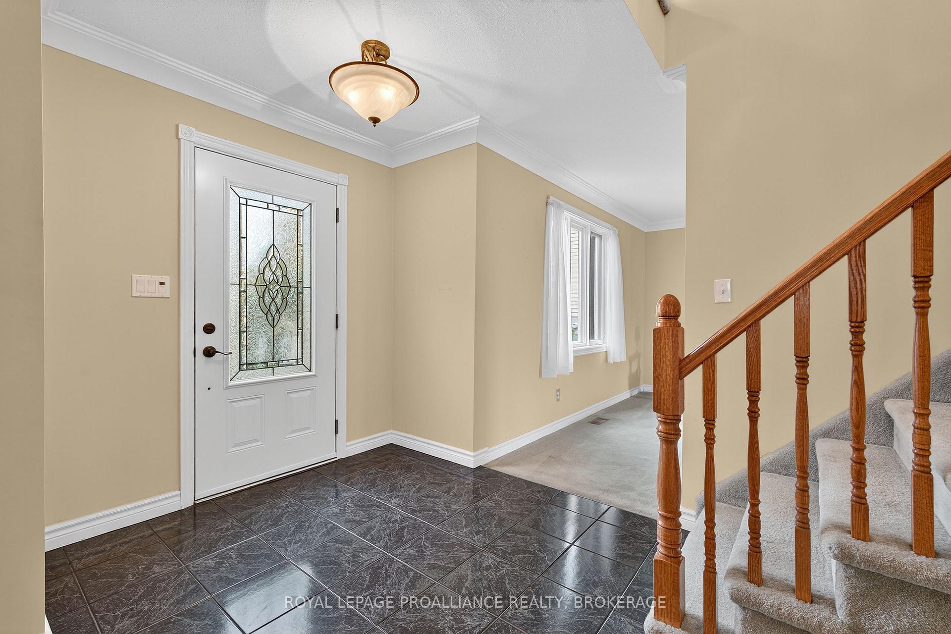 Photo 4 of 520 Citation Crescent, Kingston, City Southwest — HOMEH