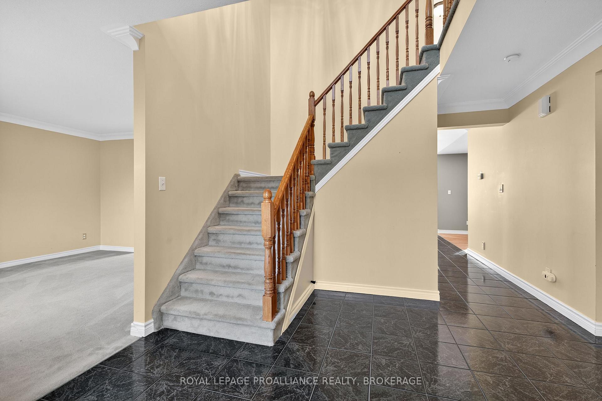 Photo 5 of 520 Citation Crescent, Kingston, City Southwest — HOMEH